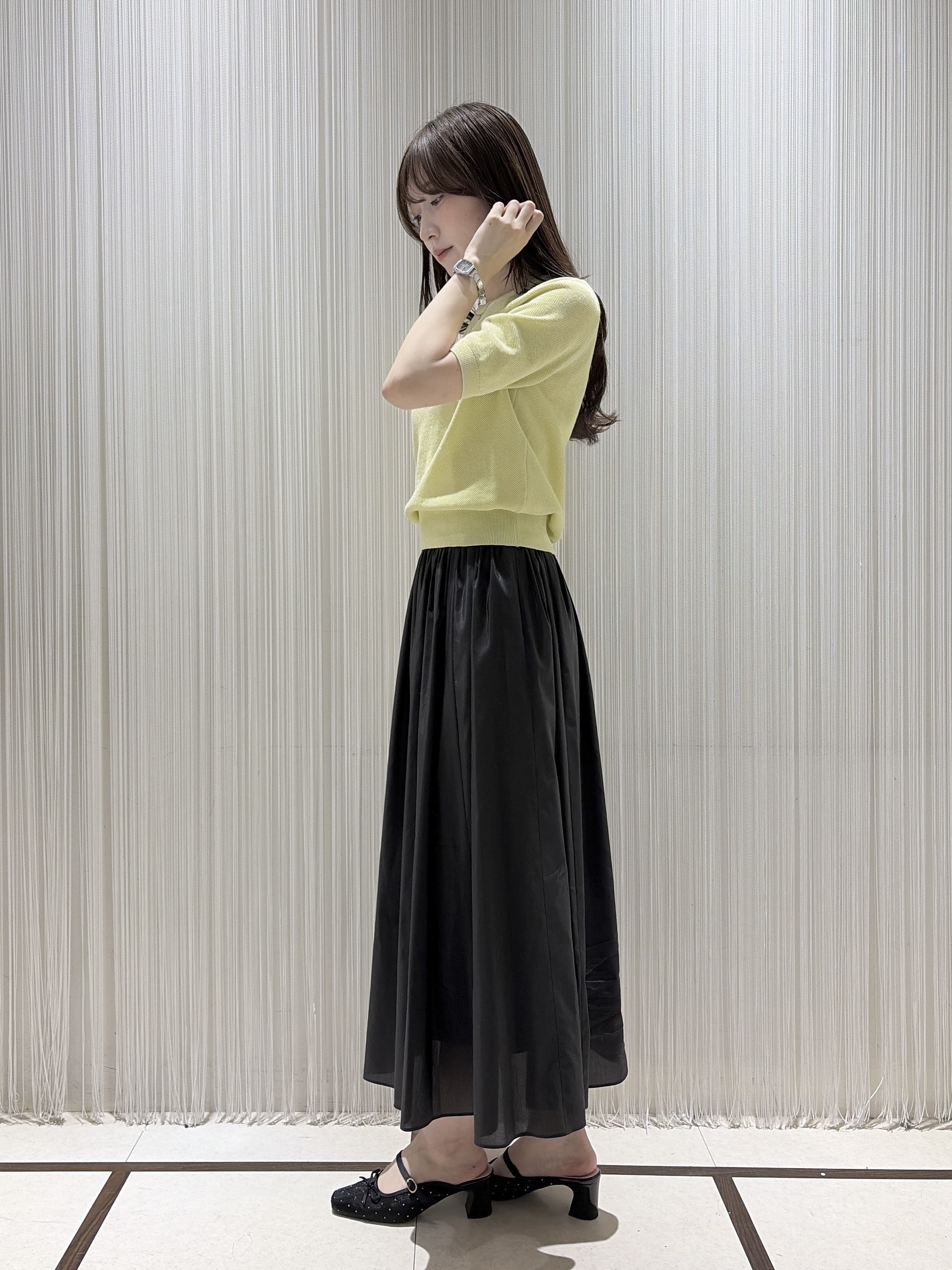 岡田美詩さんの「UNTITLED｜【アンサンブル可】ラメ混クルーネックプルオーバー」を使ったコーディネート