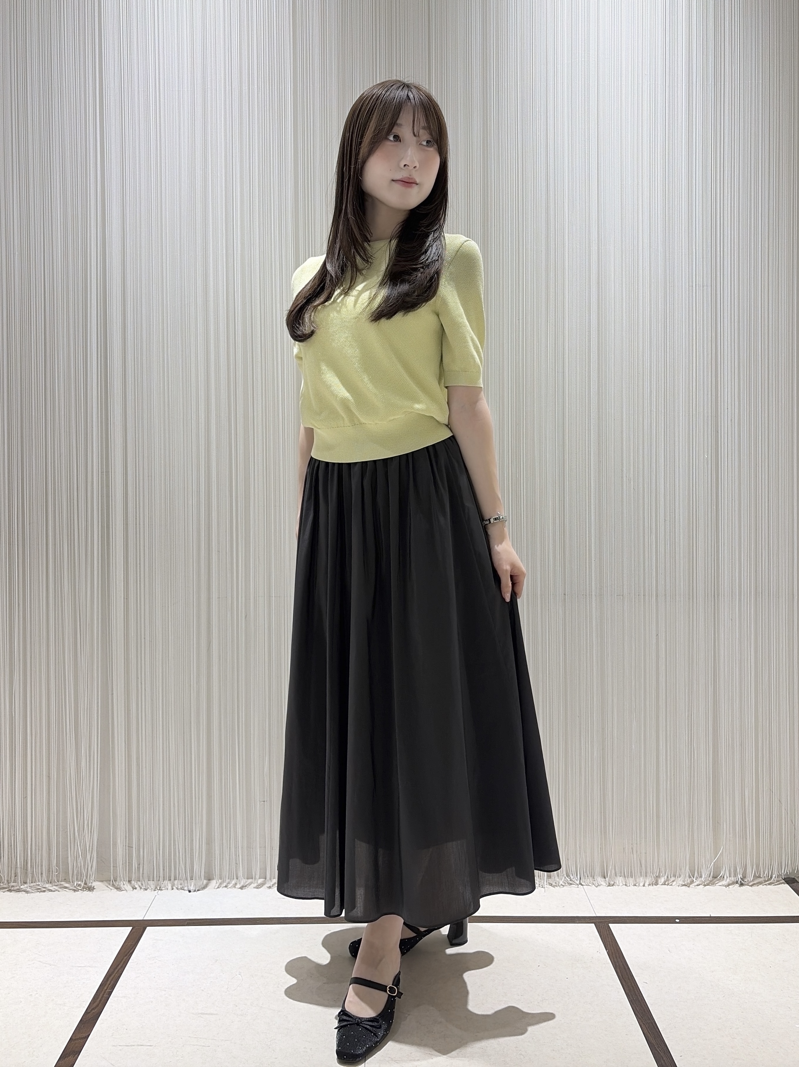 岡田美詩さんの「UNTITLED｜【アンサンブル可】ラメ混クルーネックプルオーバー」を使ったコーディネート