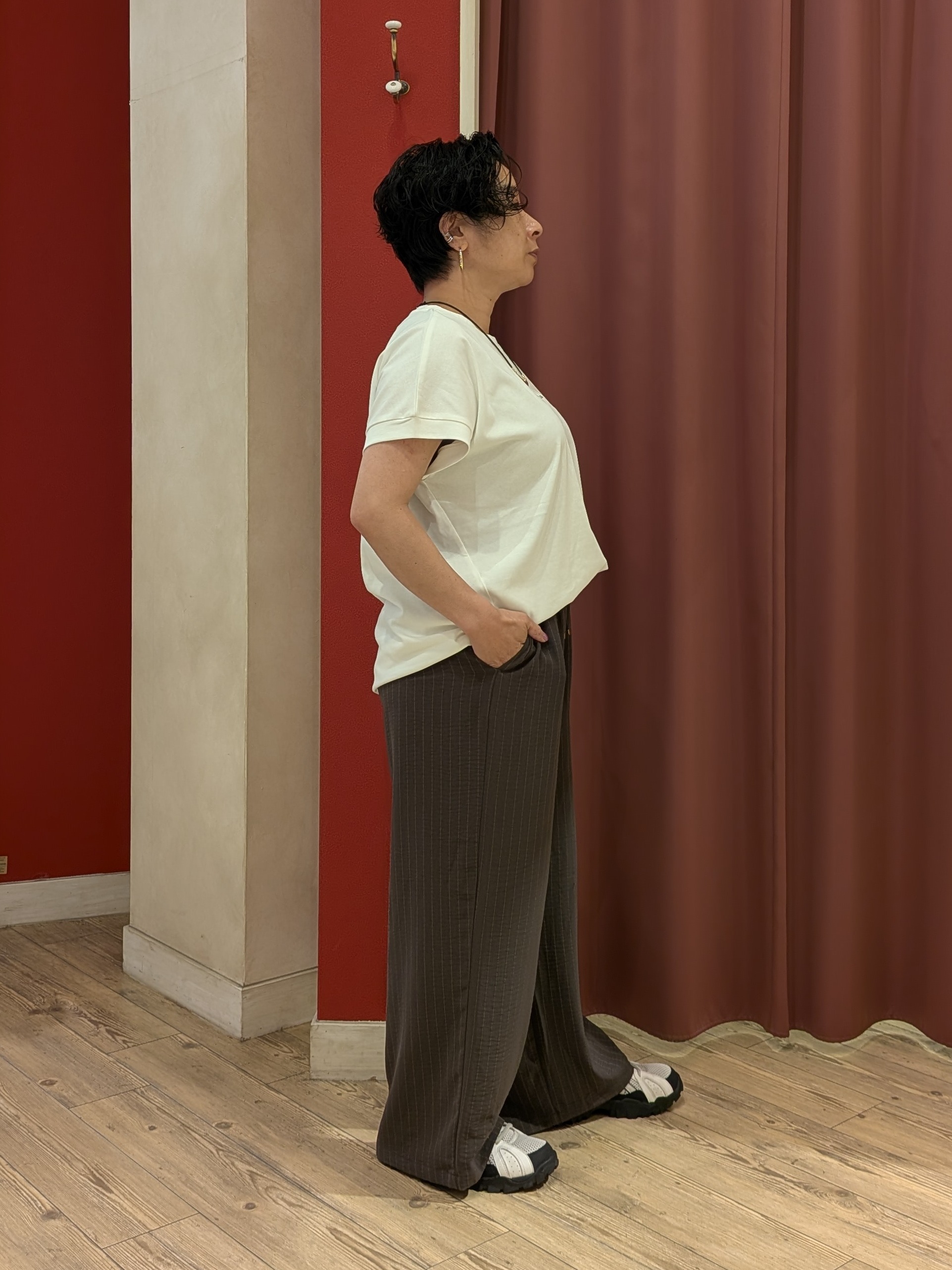 cameさんの「SHOO･LA･RUE｜【汗じみ防止/ひんやり/体型カバー】真夏の味方。 汗じみが気になりにくい 大人の刺繍ロゴTシャツ」を使ったコーディネート