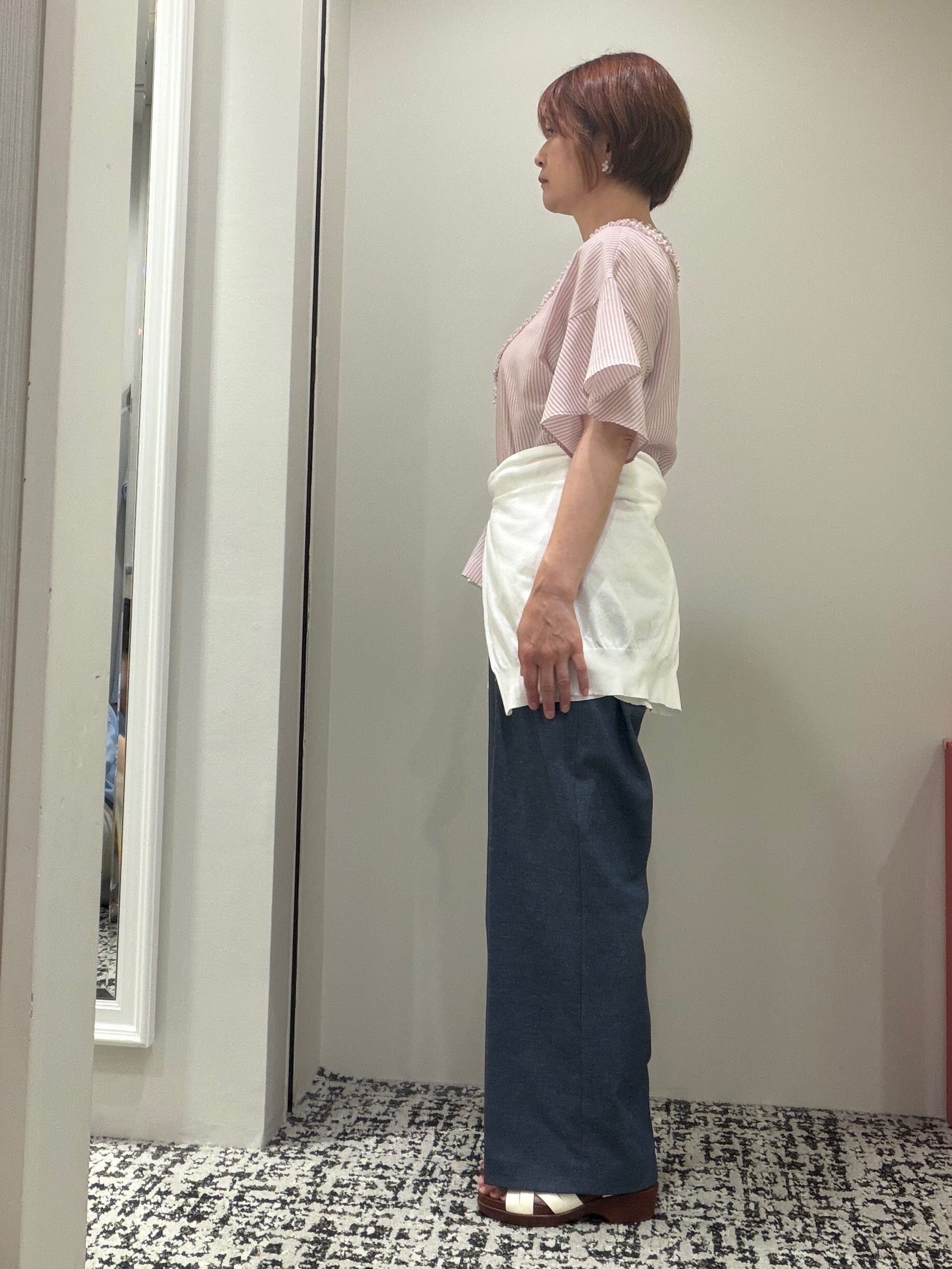 miyukiさんの「UNTITLED｜【接触冷感/通気性/洗える】Vネックフリルブラウス」を使ったコーディネート