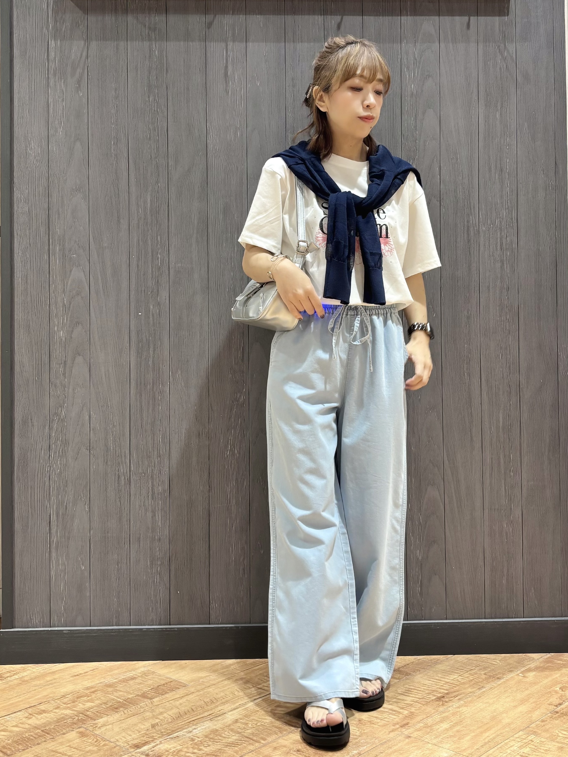 meiさんの「SHOO･LA･RUE｜【洗濯機可/S-LL】涼し気な透け感 日差し冷房対策に シアーボーダーカーディガン」を使ったコーディネート