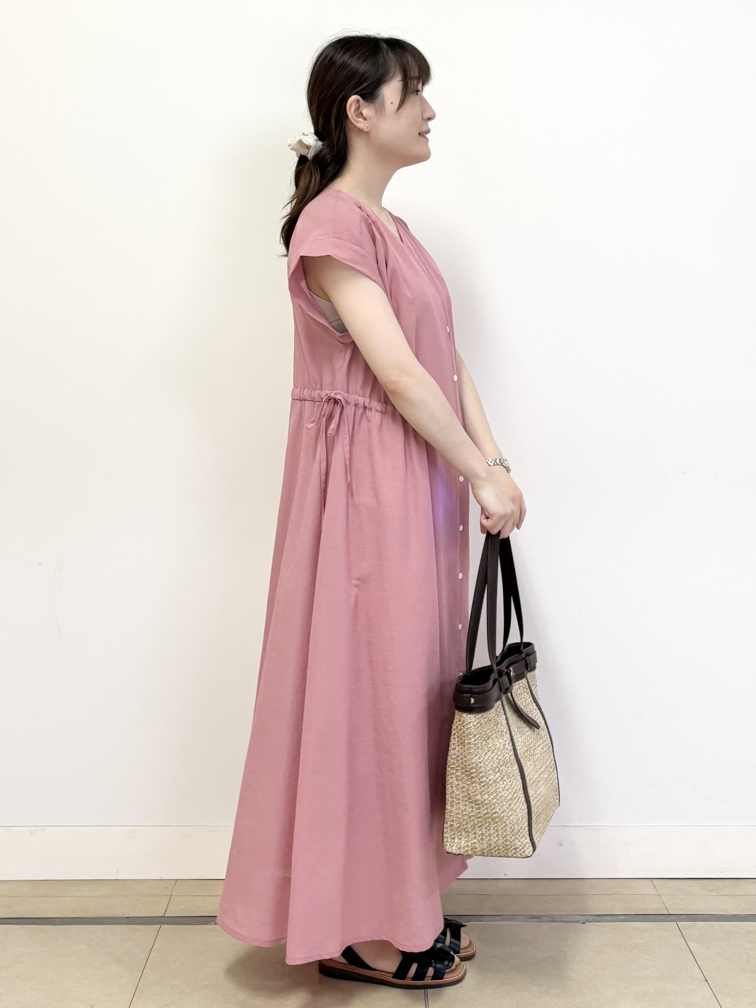 mikiさんの「Reflect｜【通気性あり／涼しい／マシンウォッシャブル】フロントボタンワンピース」を使ったコーディネート