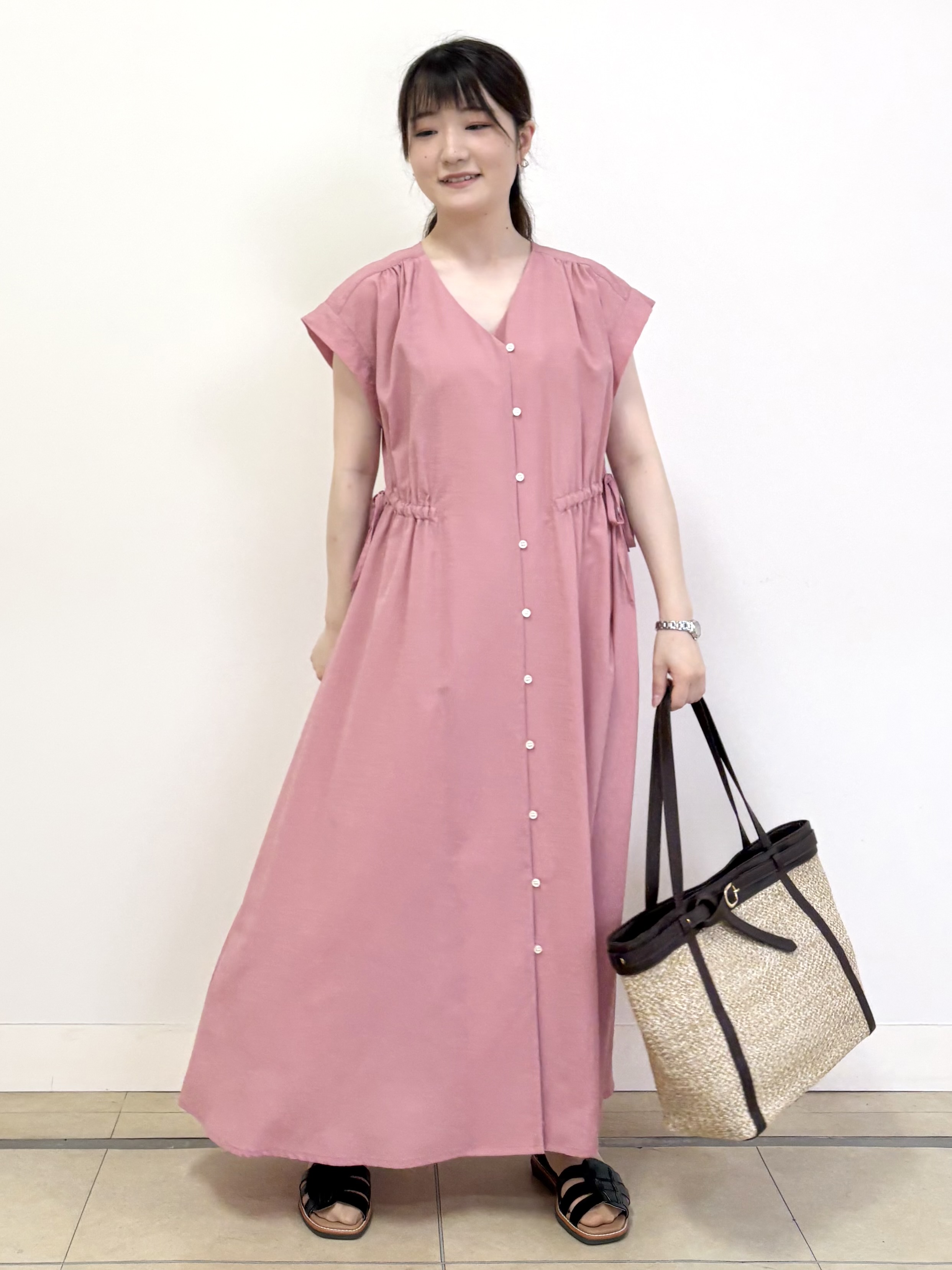mikiさんの「Reflect｜【通気性あり／涼しい／マシンウォッシャブル】フロントボタンワンピース」を使ったコーディネート