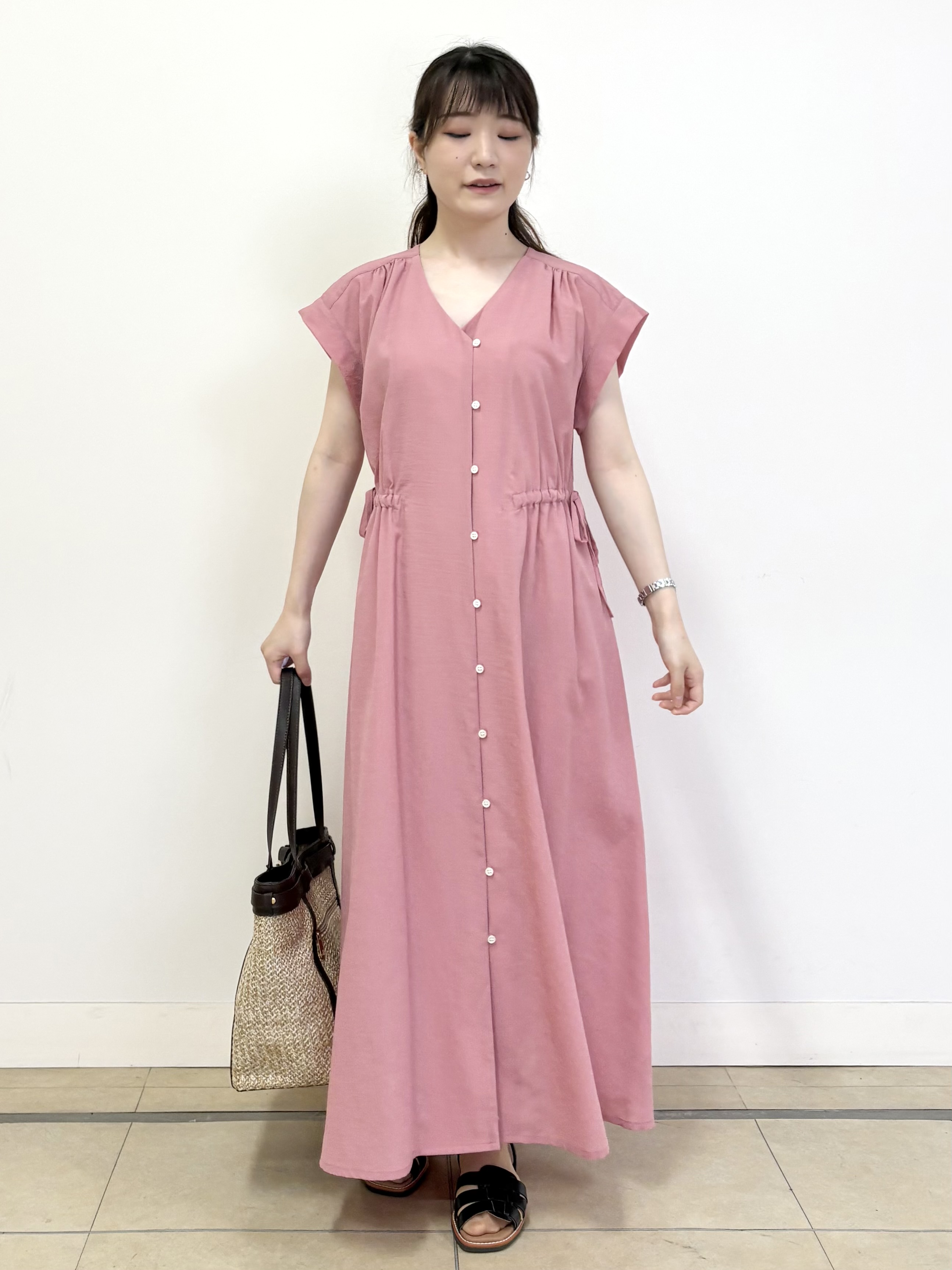 mikiさんの「Reflect｜【通気性あり／涼しい／マシンウォッシャブル】フロントボタンワンピース」を使ったコーディネート