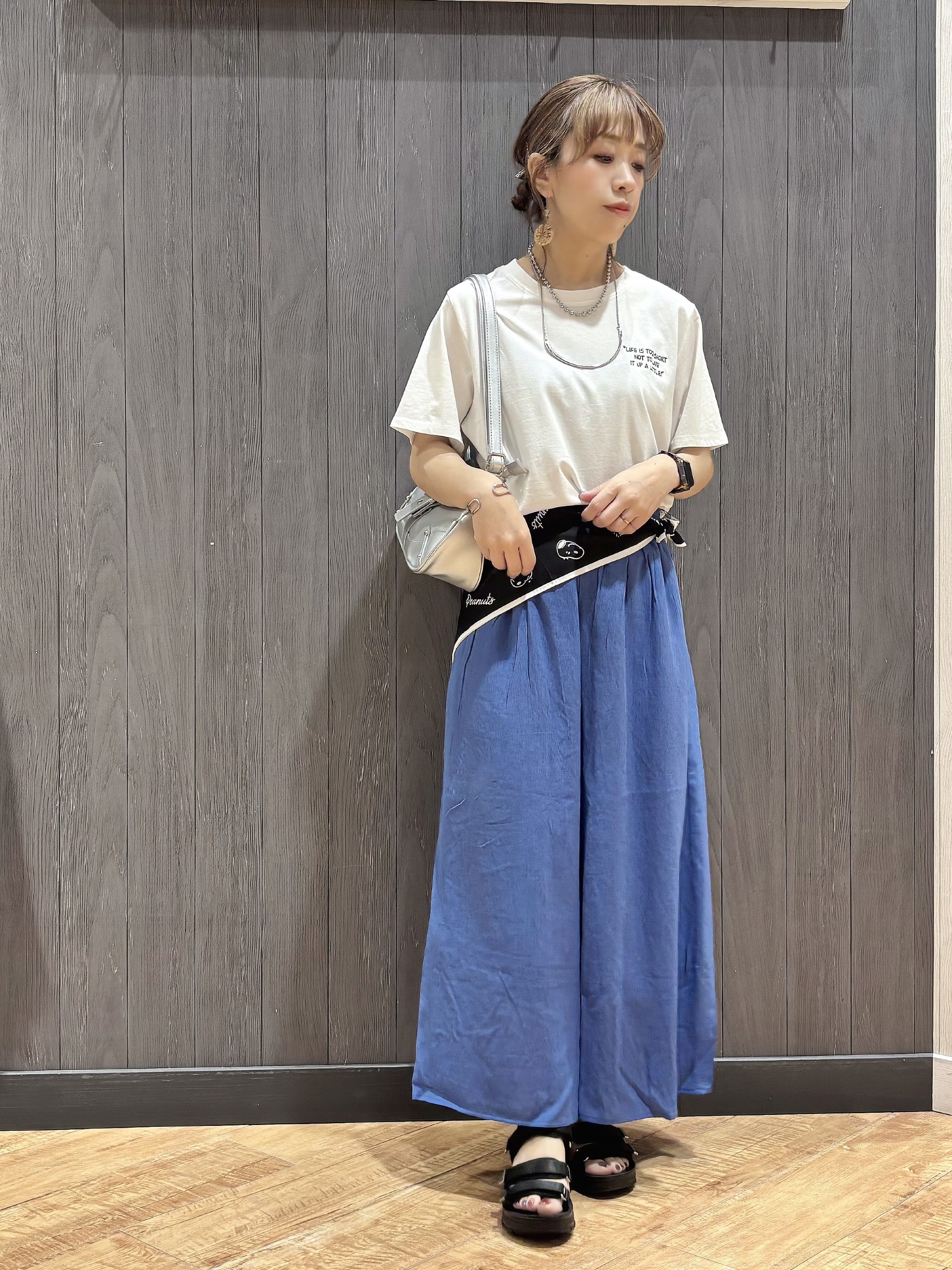 meiさんの「SHOO･LA･RUE｜【PEANUTS】ひんやりプリントTシャツ」を使ったコーディネート