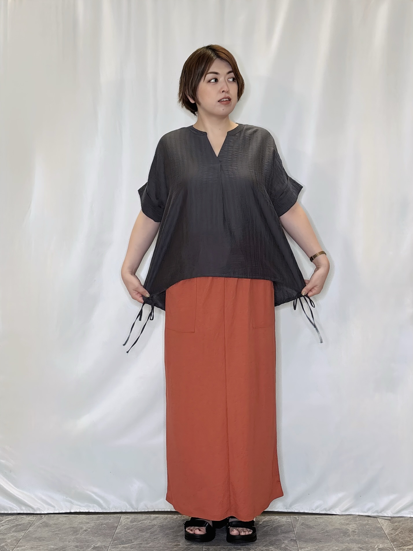 たみさんの「SHOO･LA･RUE｜【高レビュー/体型カバー】インせず着られる スキッパー裾リボンブラウス」を使ったコーディネート