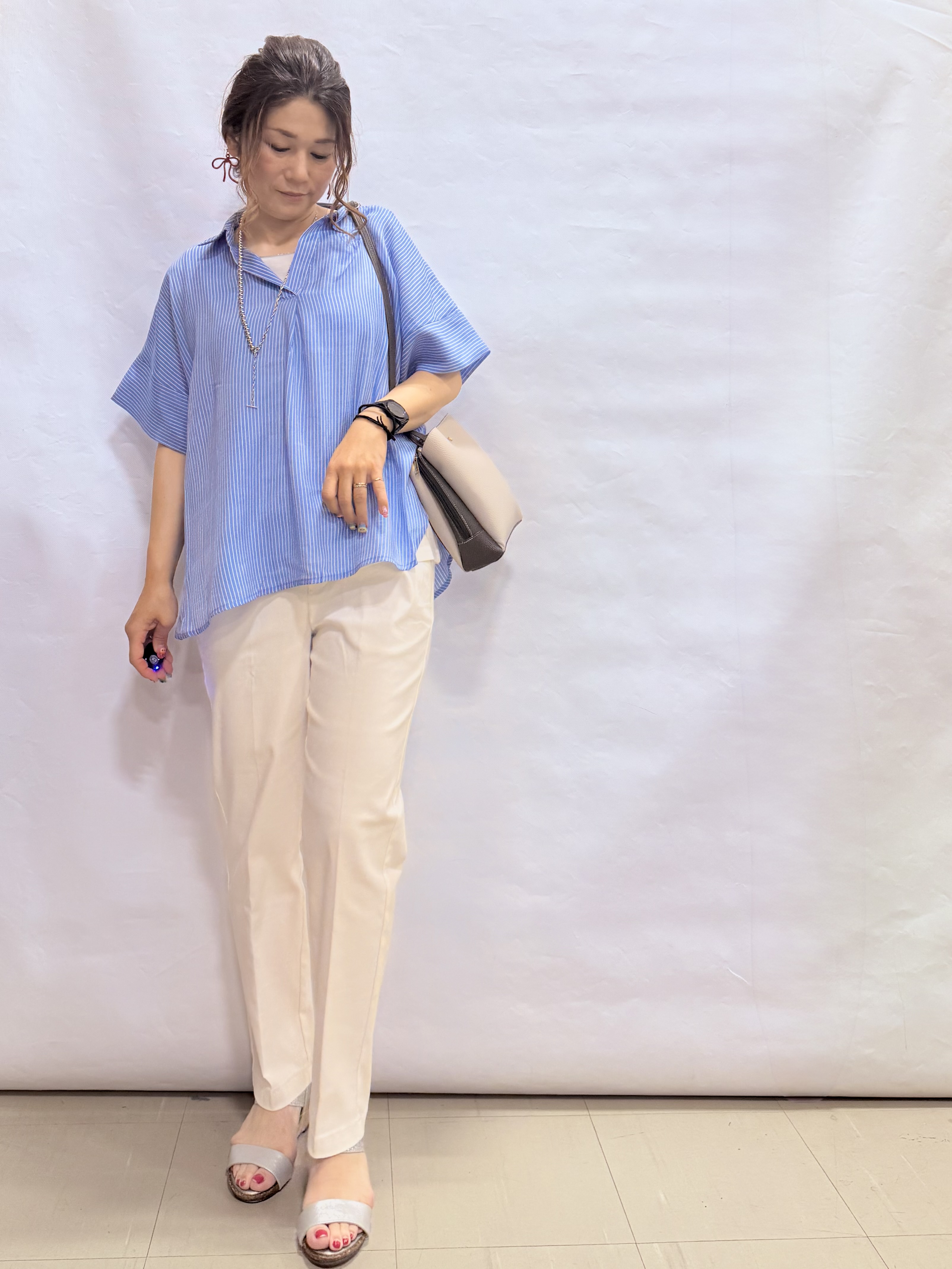 fuuさんの「SHOO･LA･RUE｜【ひんやり/洗濯機可/S-LL】オンにもオフにも マルチに使えるボタンレスカーディガン」を使ったコーディネート