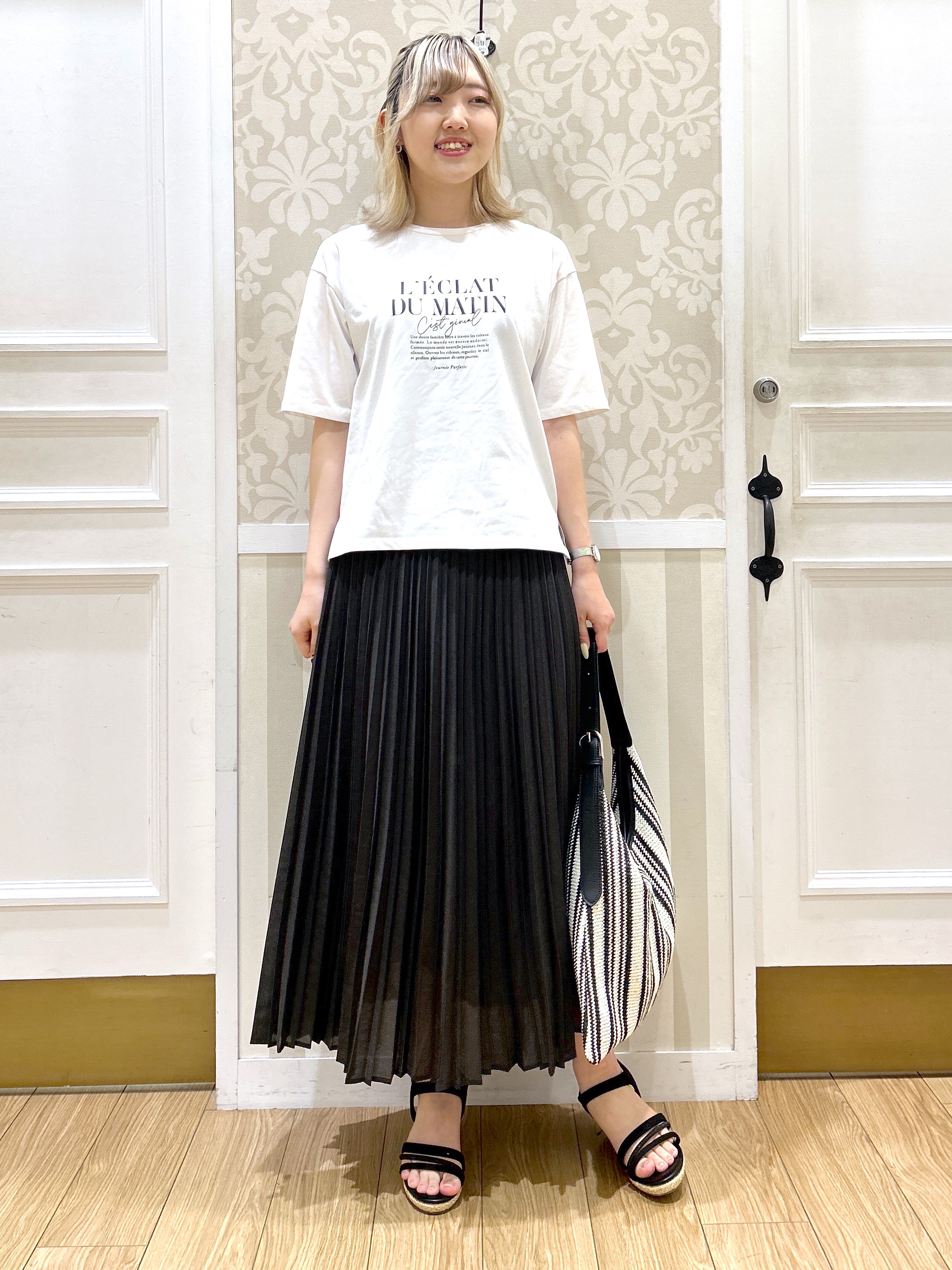 望 愛さんの「grove｜【貴島明日香さん着用】ラメメッシュキーネックカーディガン」を使ったコーディネート