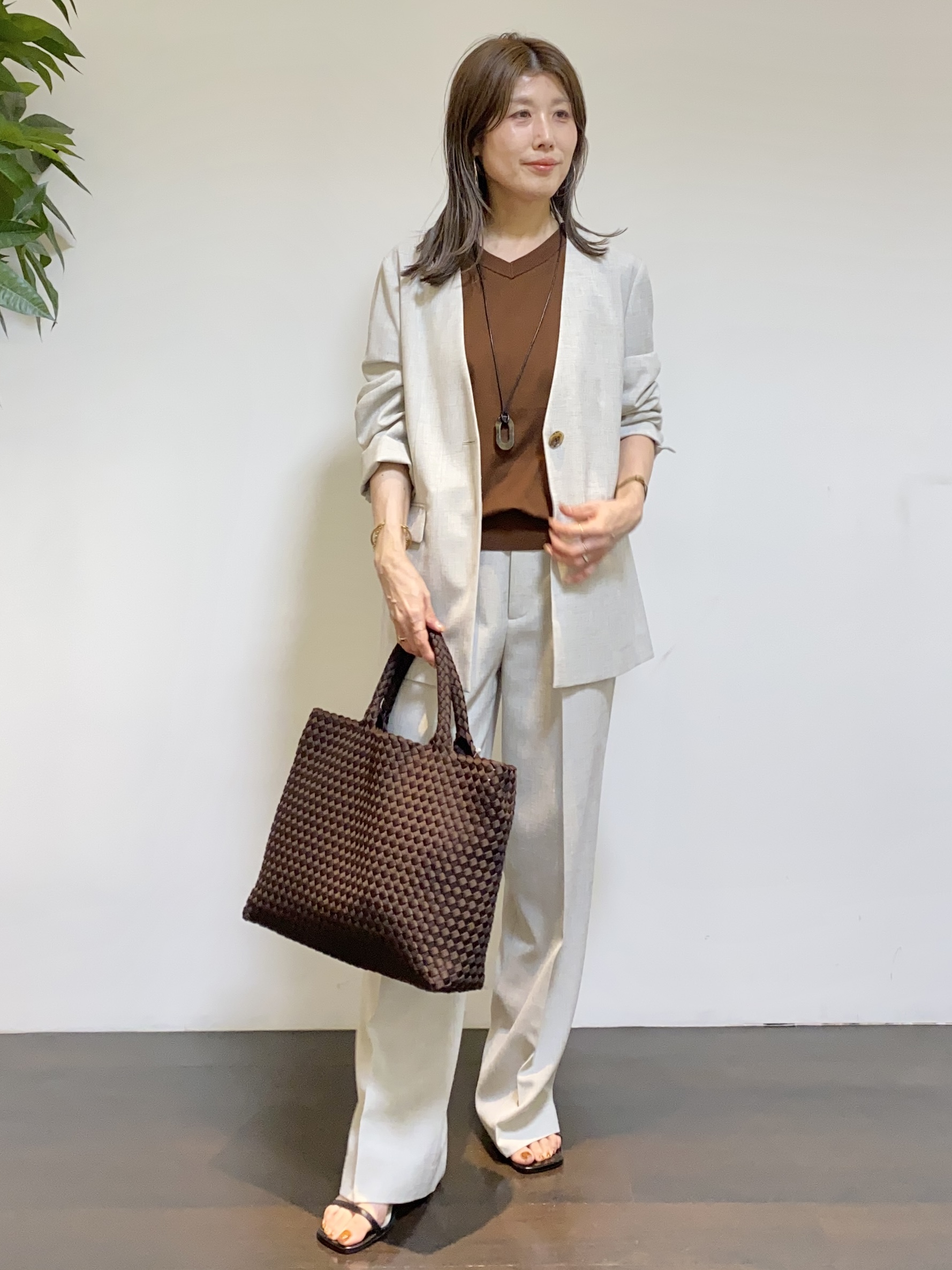 tomoさんの「UNTITLED｜【さらりと快適/セットアップ可/UV/接触冷感】スラブカラーレスジャケット」を使ったコーディネート