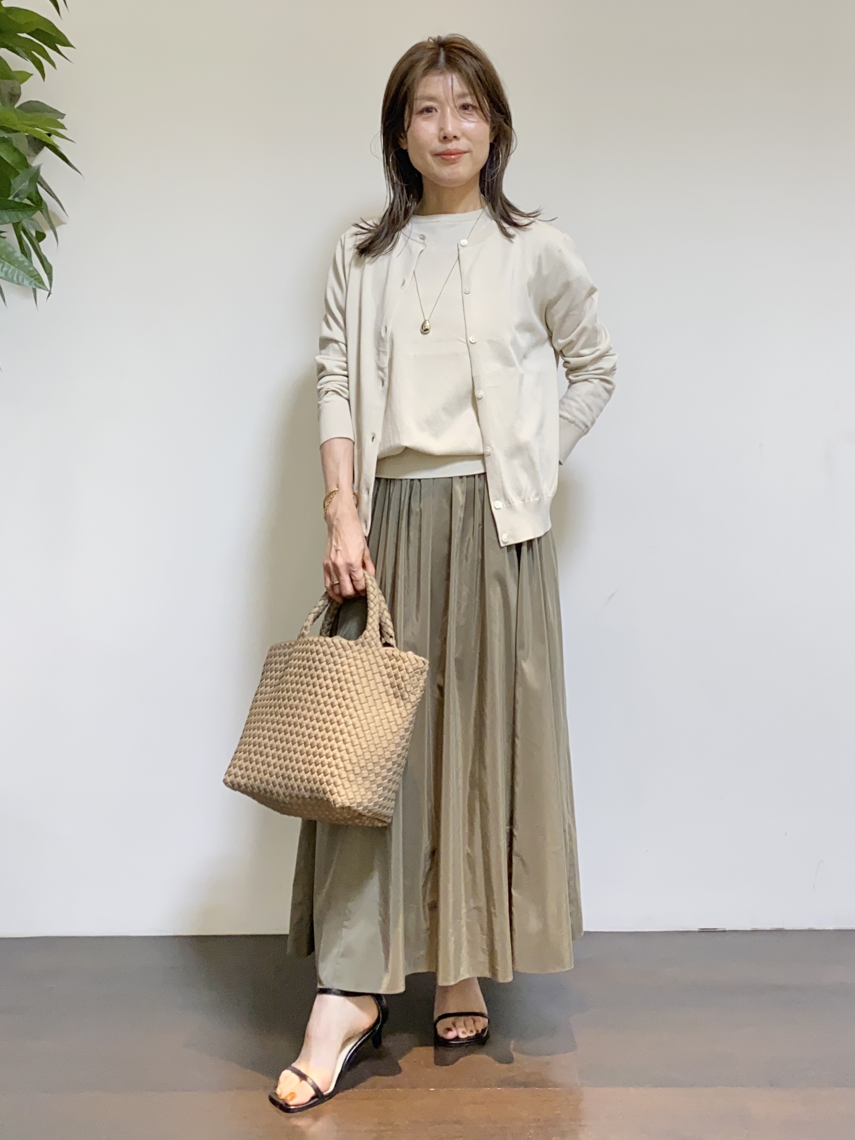 tomoさんの「UNTITLED｜【9色展開/アンサンブル可】コットンクルーネックカーディガン」を使ったコーディネート