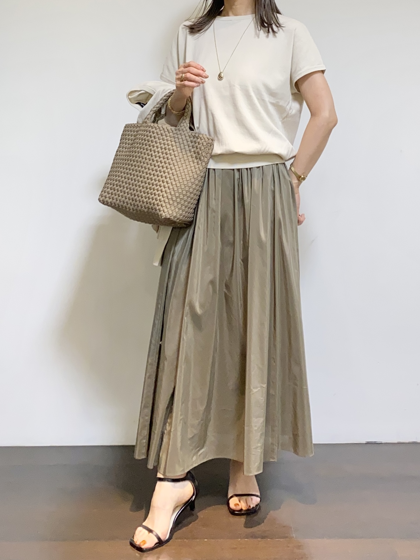 tomoさんの「UNTITLED｜【9色展開/アンサンブル可】コットンクルーネックカーディガン」を使ったコーディネート