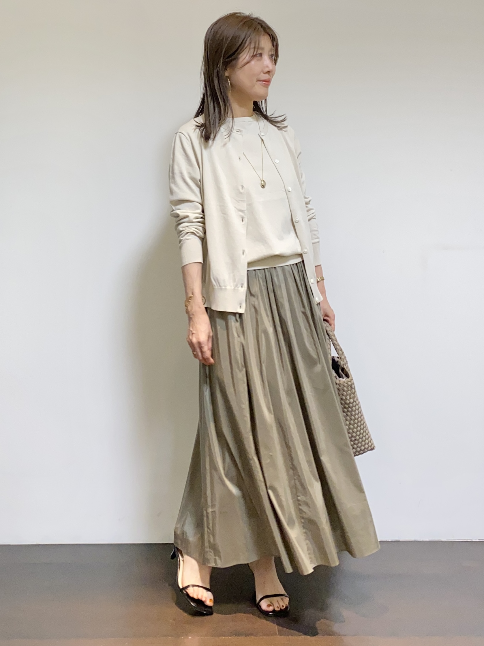 tomoさんの「UNTITLED｜【9色展開/アンサンブル可】コットンクルーネックカーディガン」を使ったコーディネート
