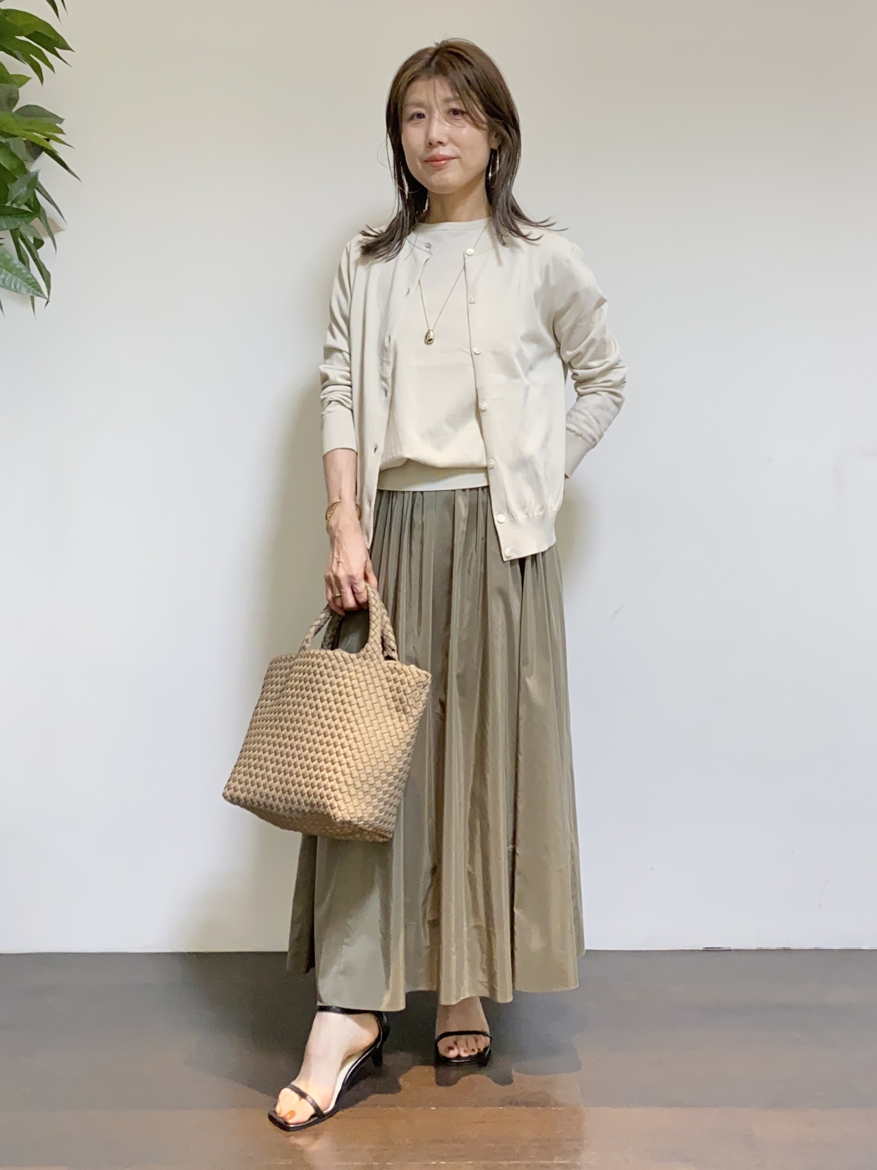 tomoさんの「UNTITLED｜【9色展開/アンサンブル可】コットンクルーネックカーディガン」を使ったコーディネート