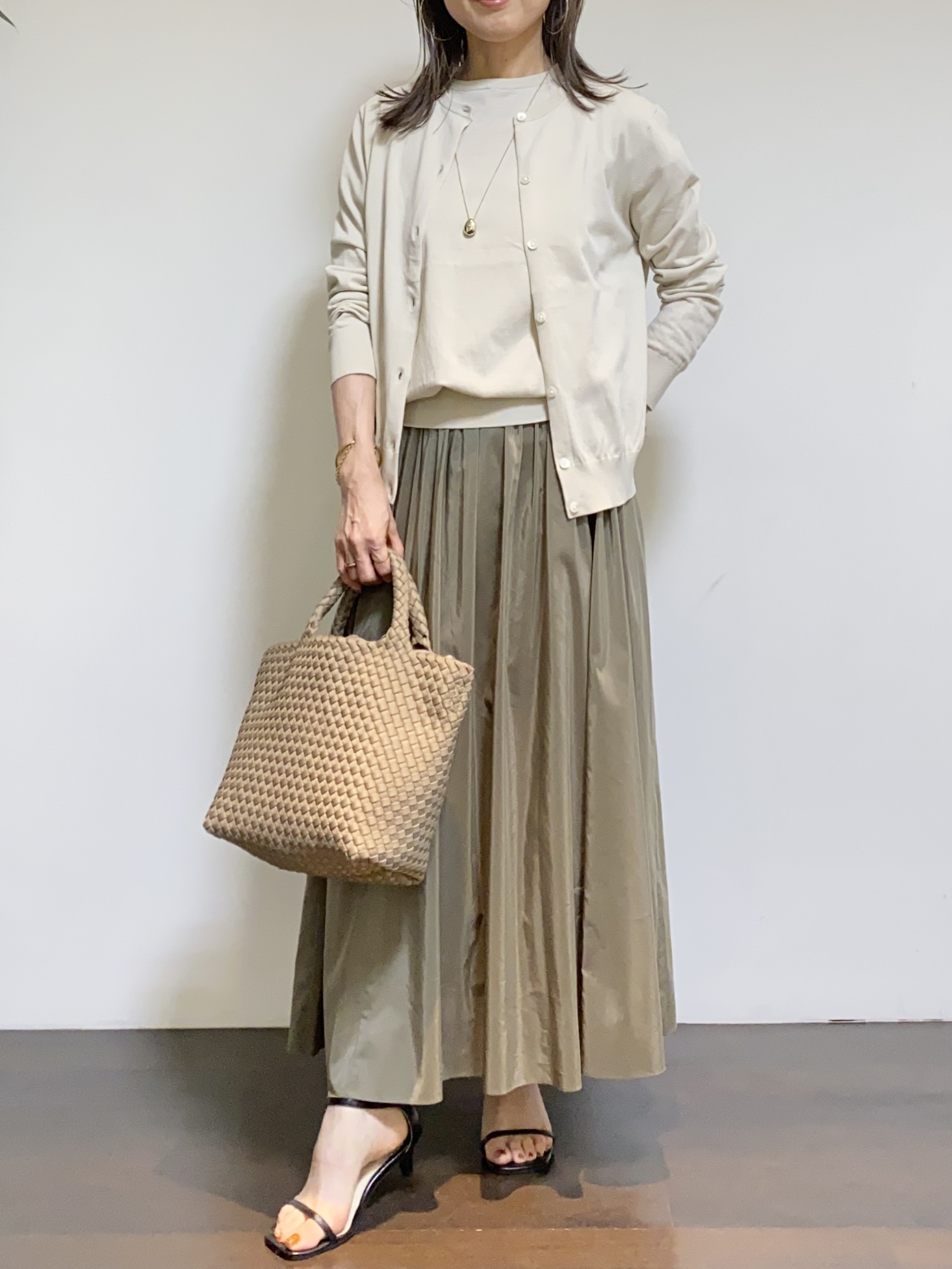 tomoさんの「UNTITLED｜【9色展開/アンサンブル可】コットンクルーネックカーディガン」を使ったコーディネート