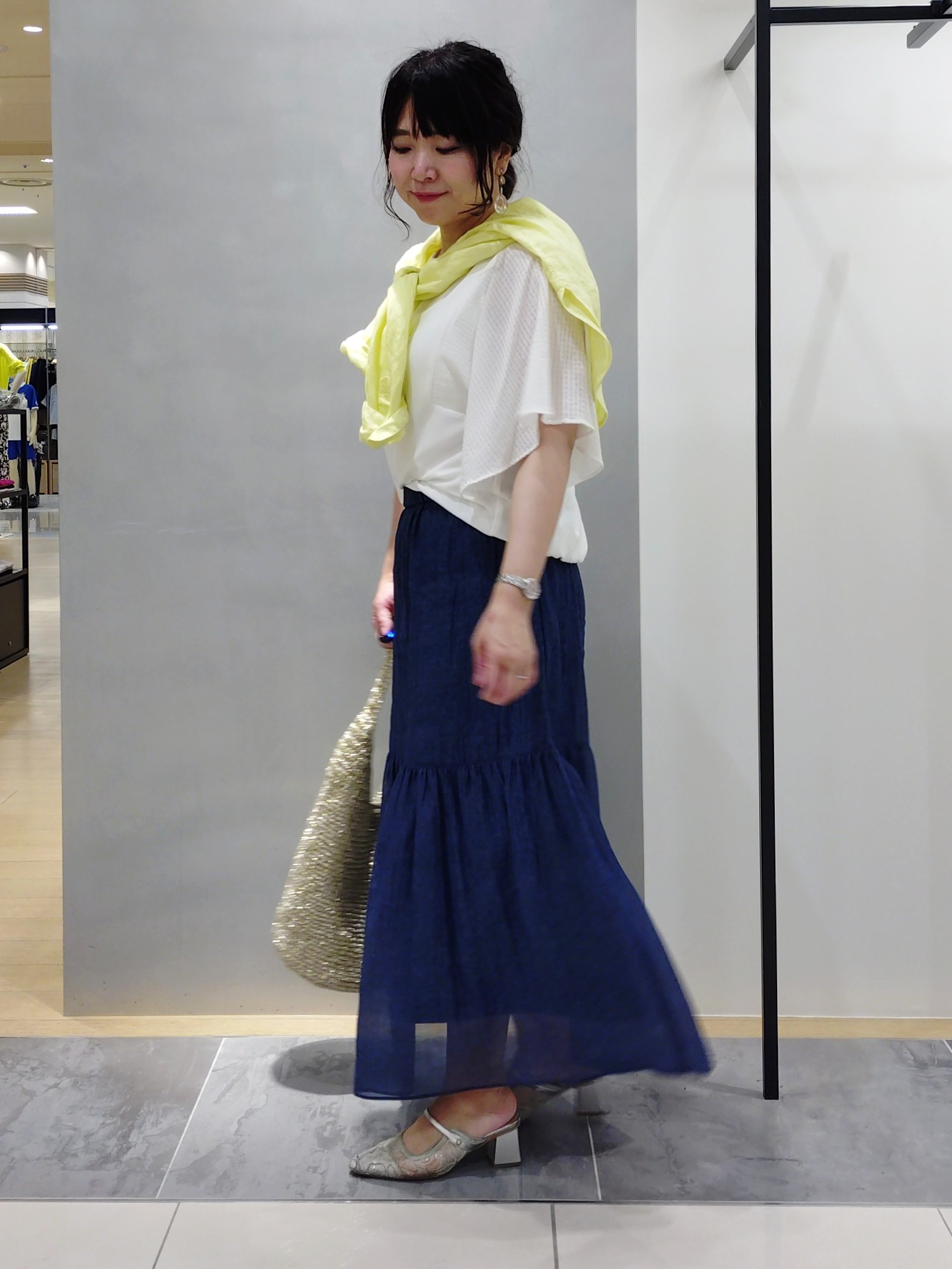 TOMOMIさんの「INDIVI｜【接触冷感／2WAY】カシュクールリネンシャツ」を使ったコーディネート