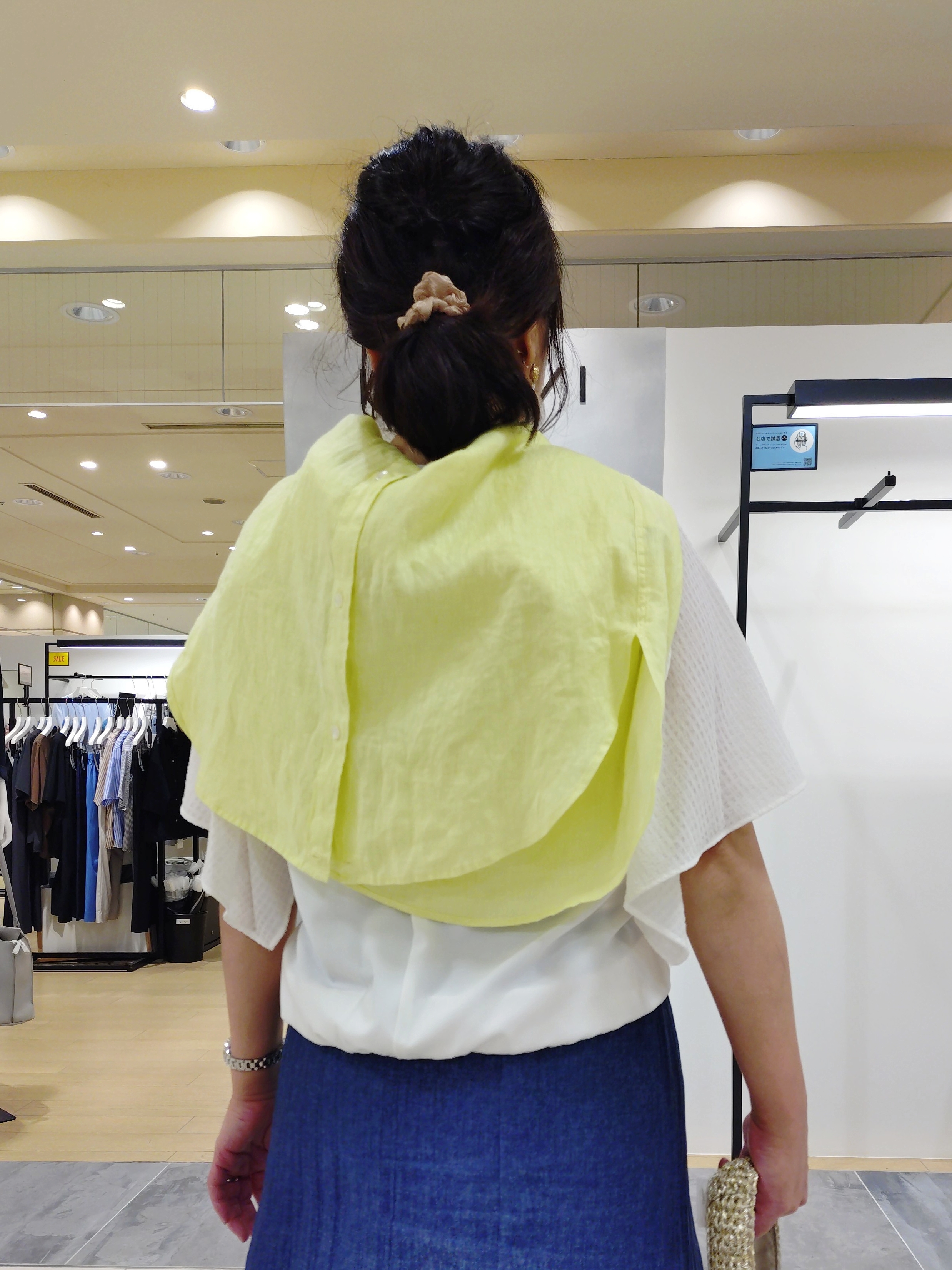TOMOMIさんの「INDIVI｜【接触冷感／2WAY】カシュクールリネンシャツ」を使ったコーディネート