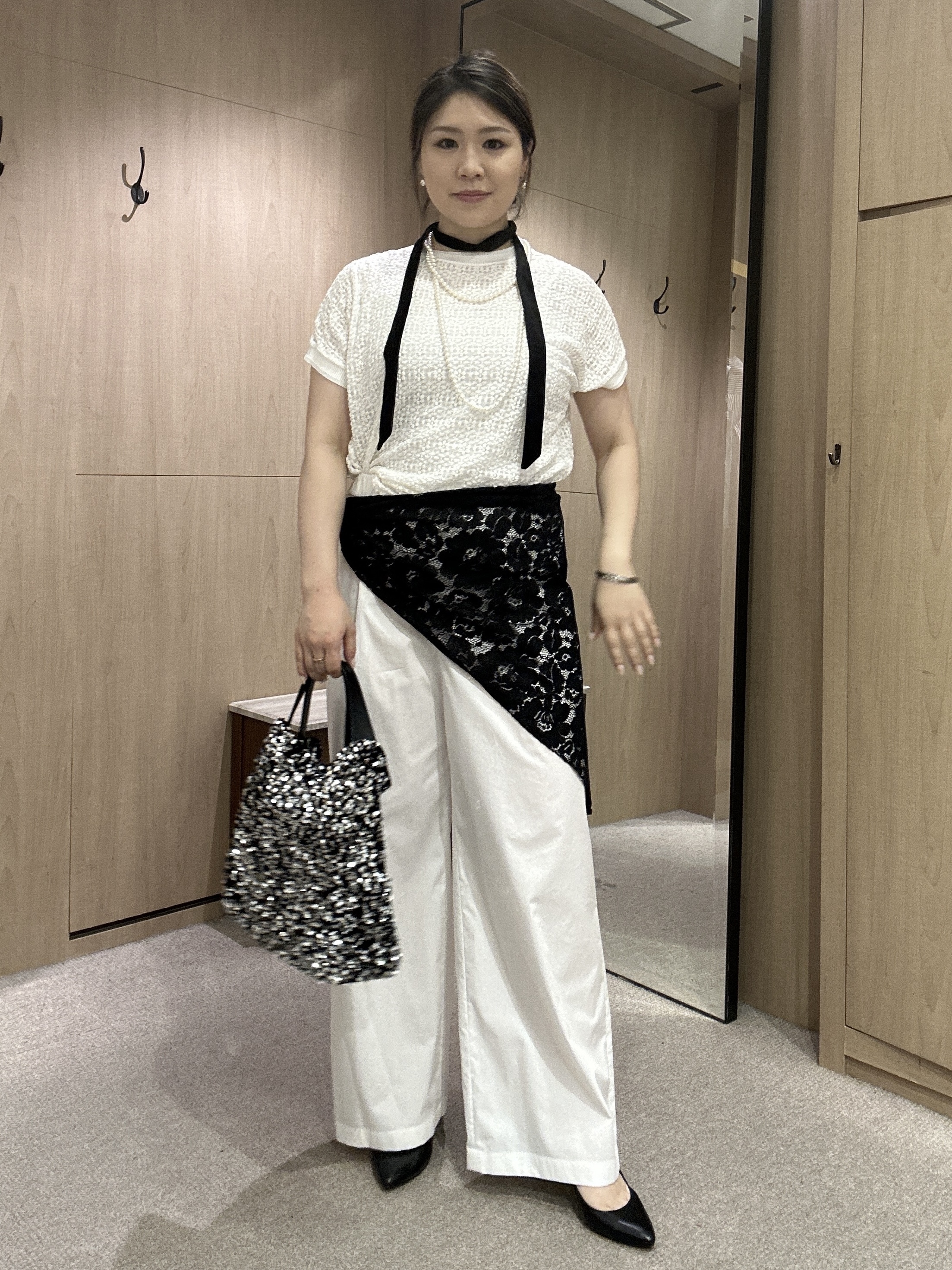 YURIさんの「UNTITLED｜スパンコールフラットトート」を使ったコーディネート