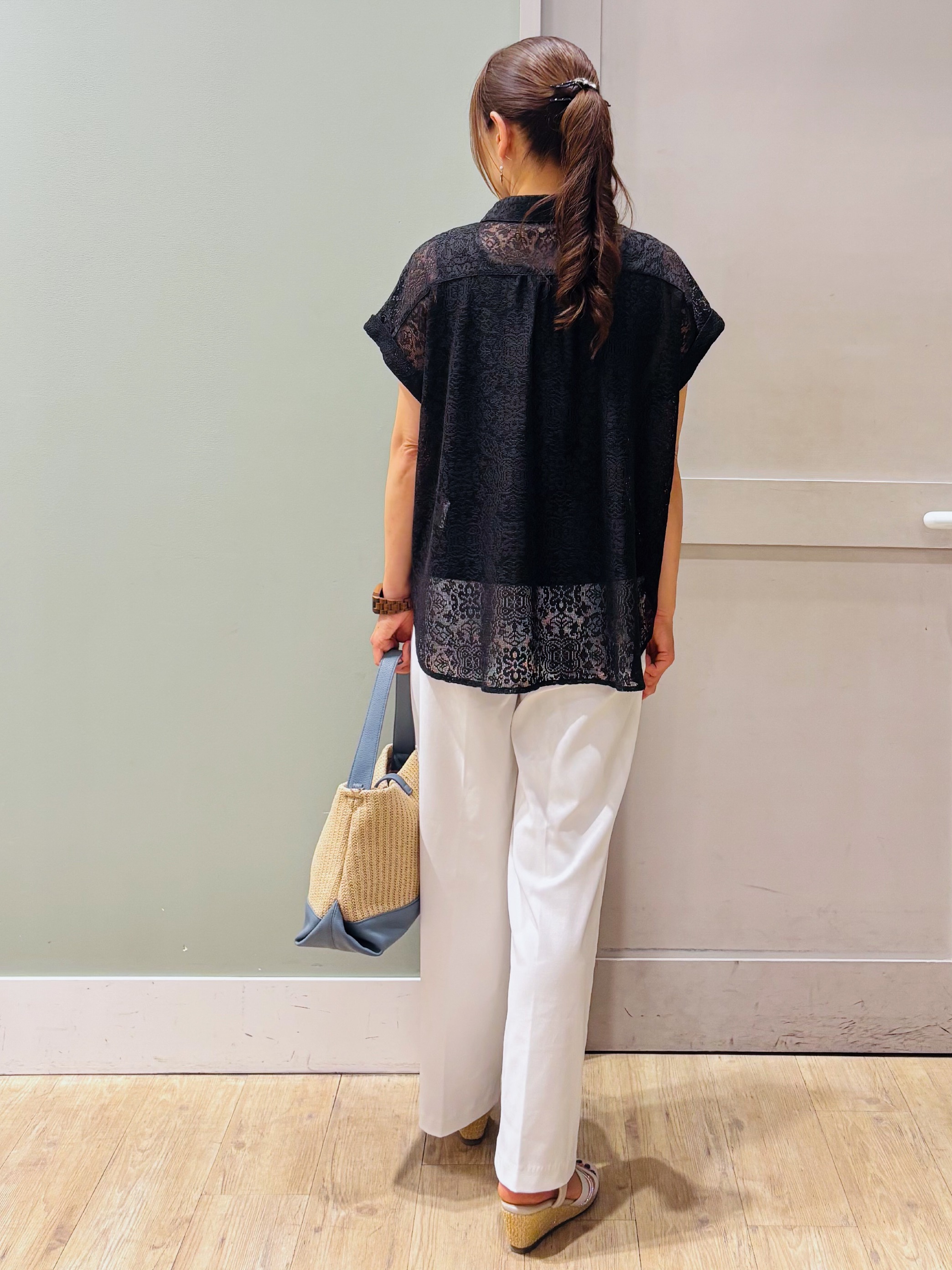 Komi☆さんの「grove｜【洗える・体型カバー】レースドルマンシャツ」を使ったコーディネート