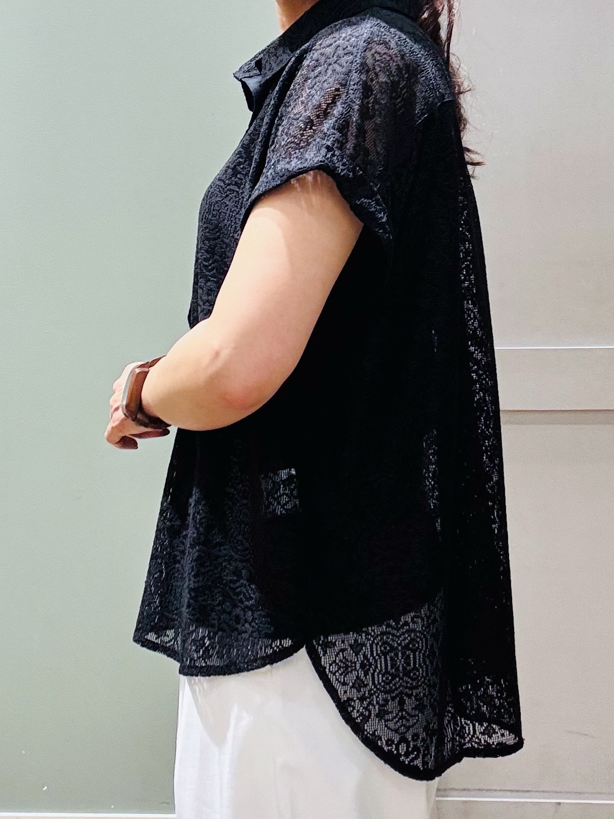 Komi☆さんの「grove｜【洗える・体型カバー】レースドルマンシャツ」を使ったコーディネート