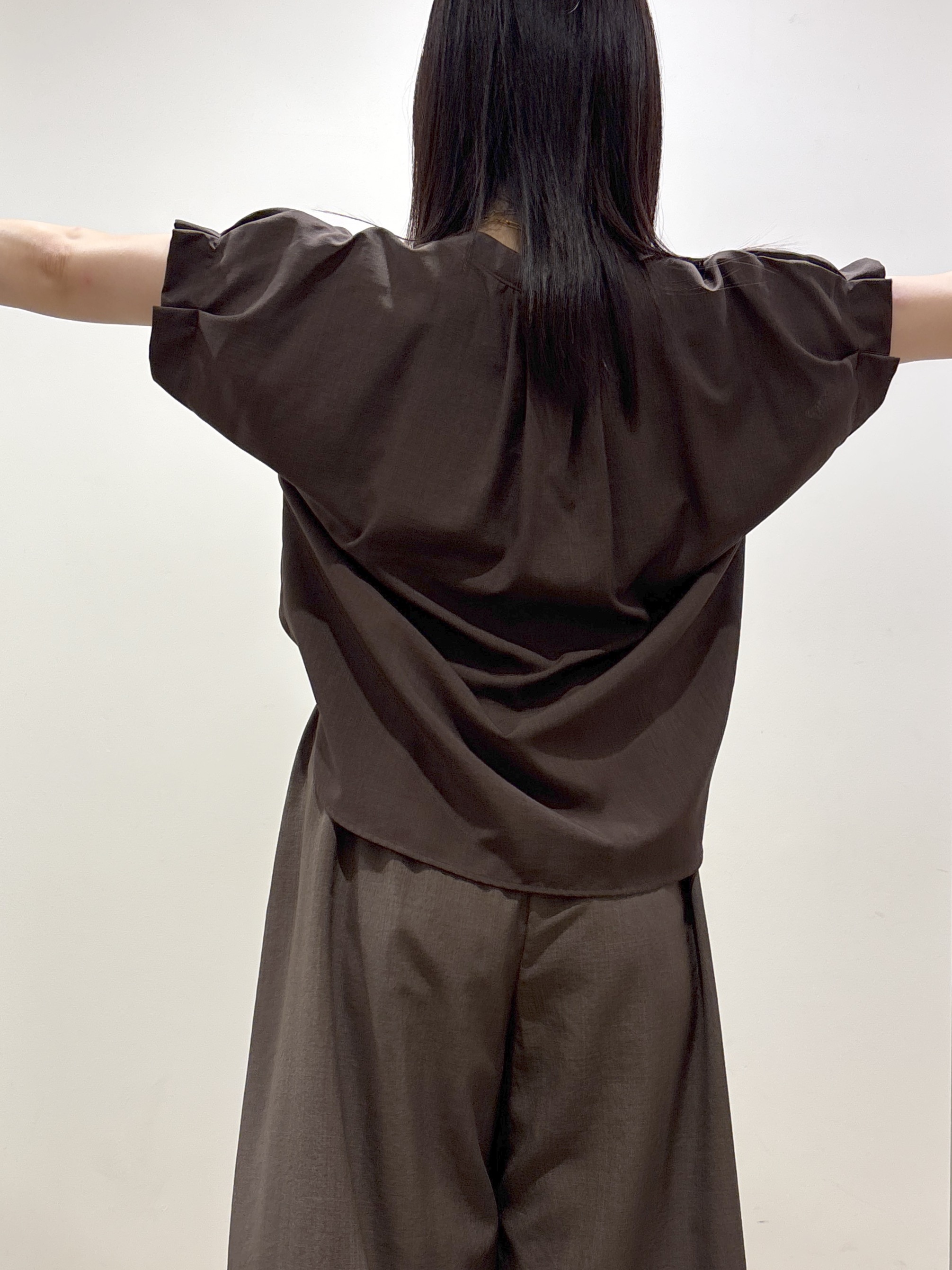 mameさんの「index｜【接触冷感／吸水速乾】タックスキッパーブラウス《防シワ／イージーアイロン／洗濯機OK／9col》」を使ったコーディネート