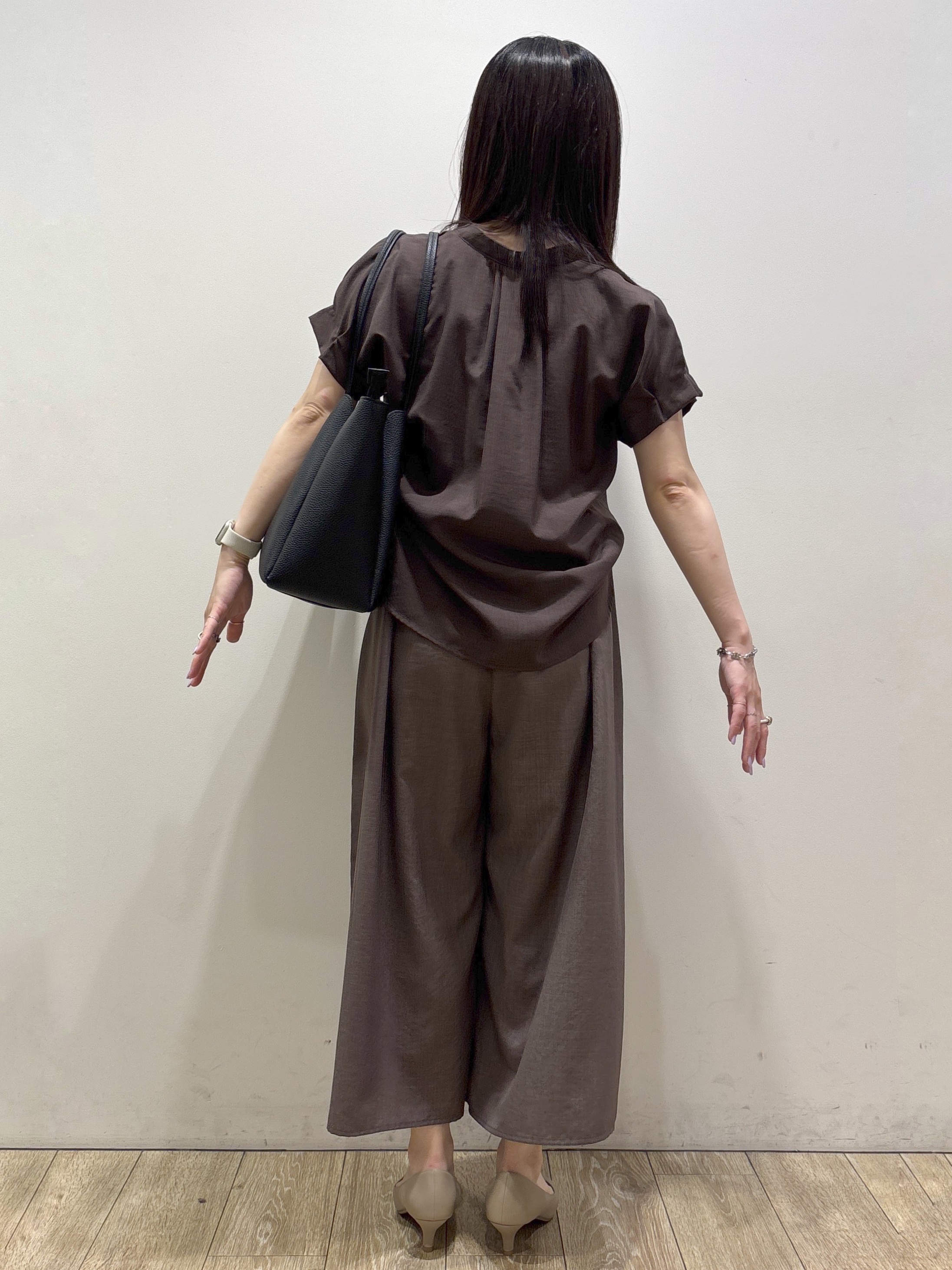 mameさんの「index｜【接触冷感／吸水速乾】タックスキッパーブラウス《防シワ／イージーアイロン／洗濯機OK／9col》」を使ったコーディネート