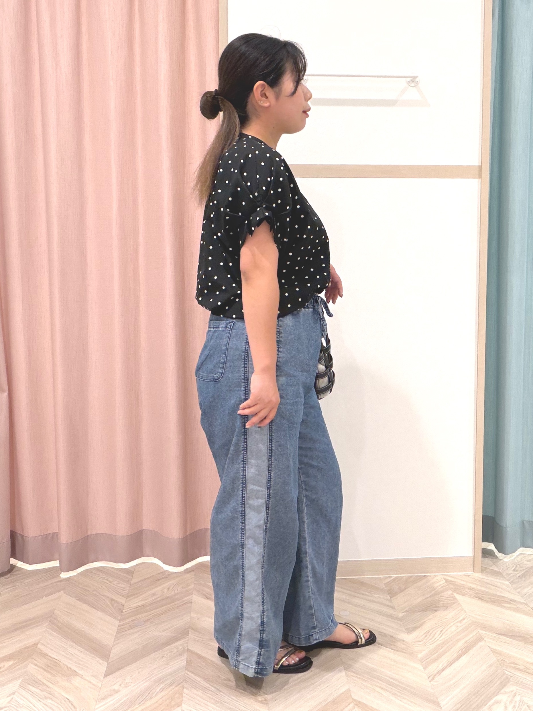 まちゃんなちゃんさんの「SHOO･LA･RUE｜【洗濯機可／洗濯後しわになりにくい】大人の甘さをプラスする ドット柄袖タックブラウス」を使ったコーディネート