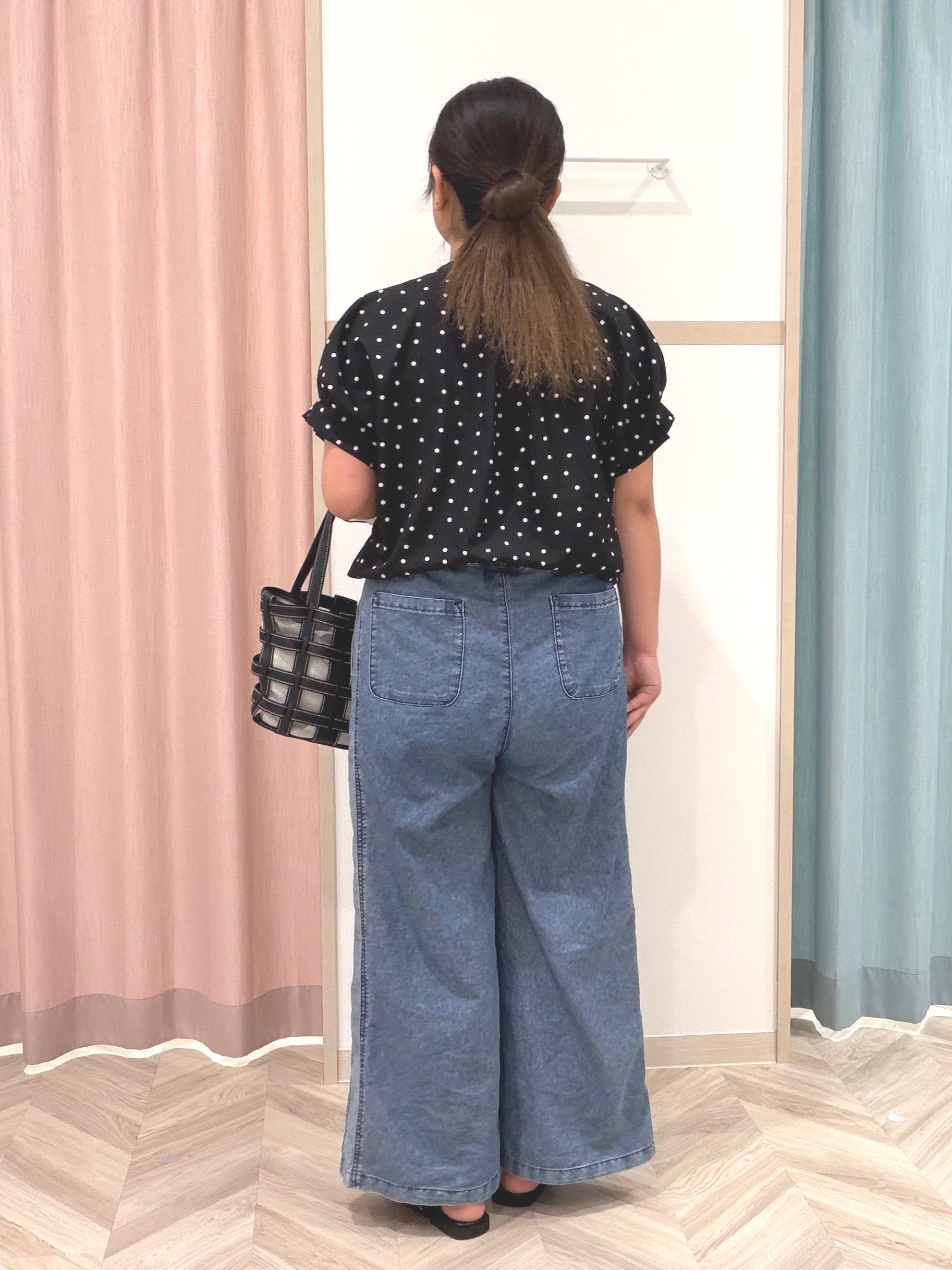 まちゃんなちゃんさんの「SHOO･LA･RUE｜【洗濯機可／洗濯後しわになりにくい】大人の甘さをプラスする ドット柄袖タックブラウス」を使ったコーディネート