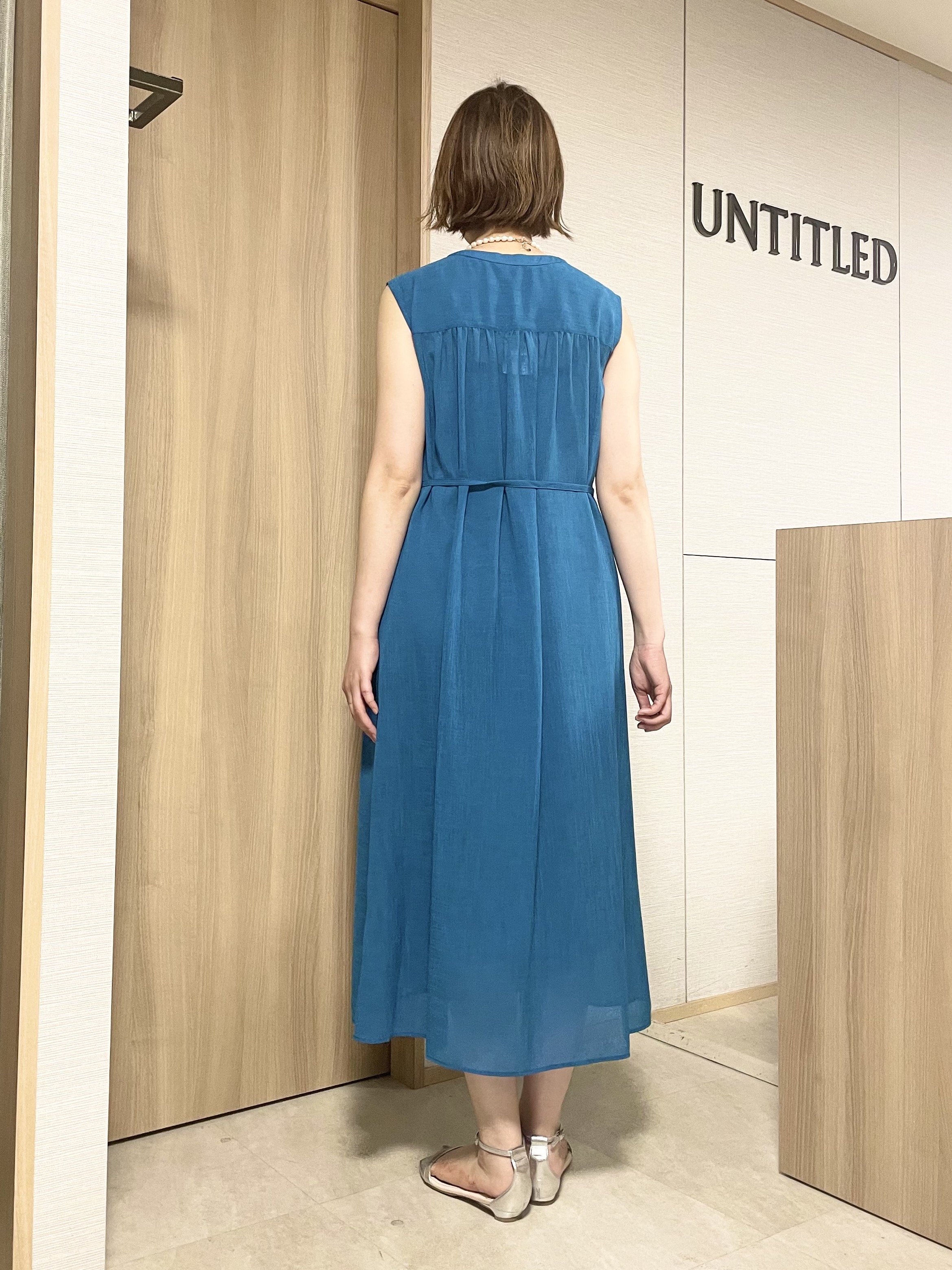 aliceさんの「UNTITLED｜【通気性/前開きボタン】シアーVネックワンピース」を使ったコーディネート