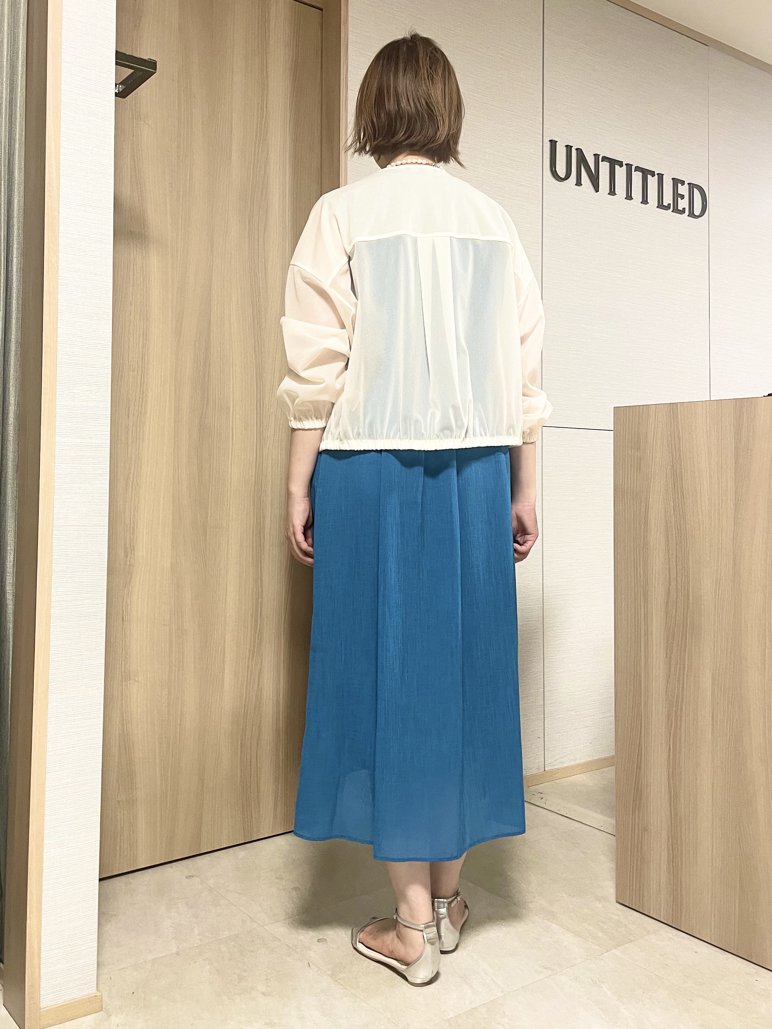 aliceさんの「UNTITLED｜【通気性/前開きボタン】シアーVネックワンピース」を使ったコーディネート