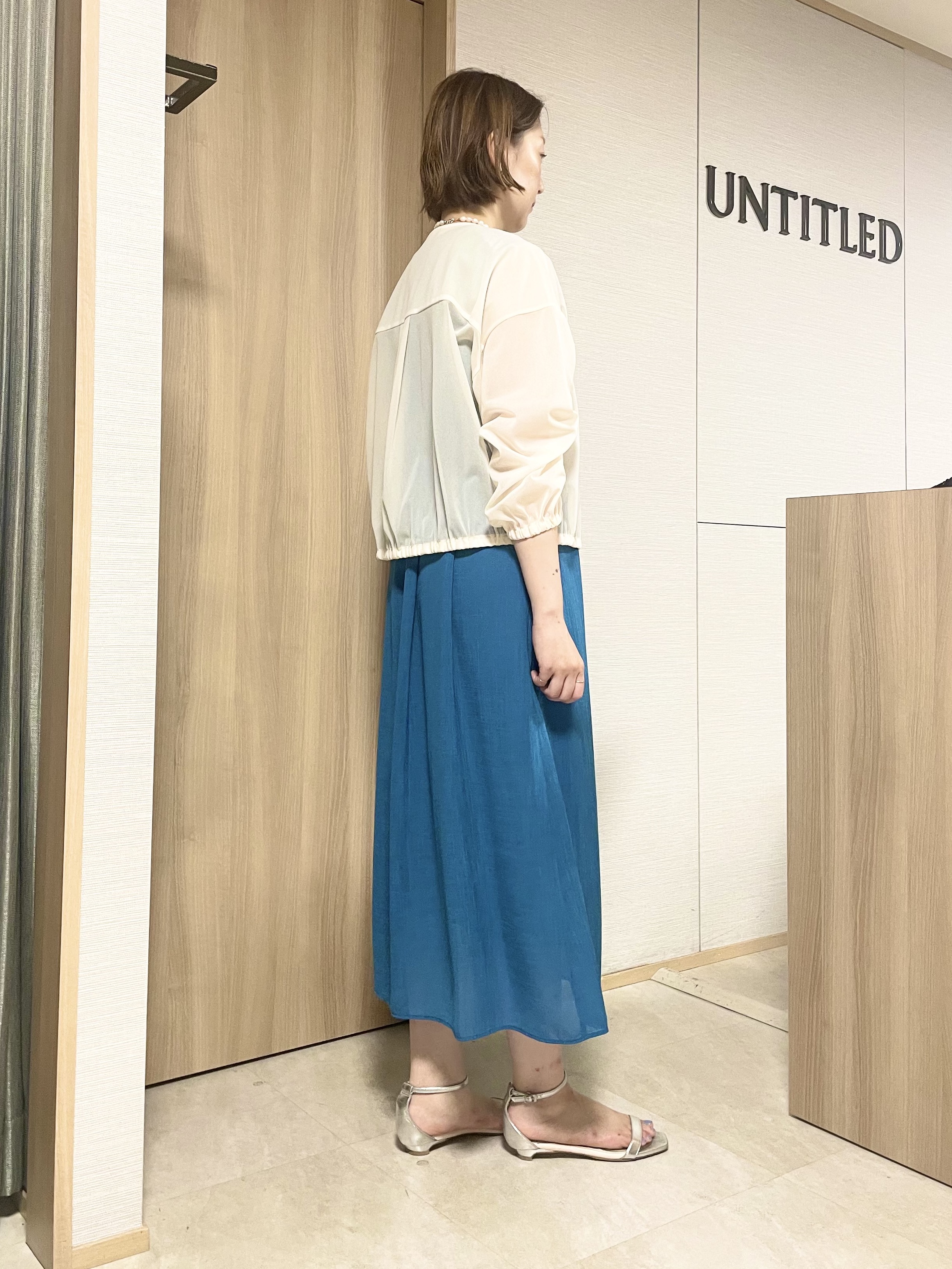 aliceさんの「UNTITLED｜【通気性/前開きボタン】シアーVネックワンピース」を使ったコーディネート