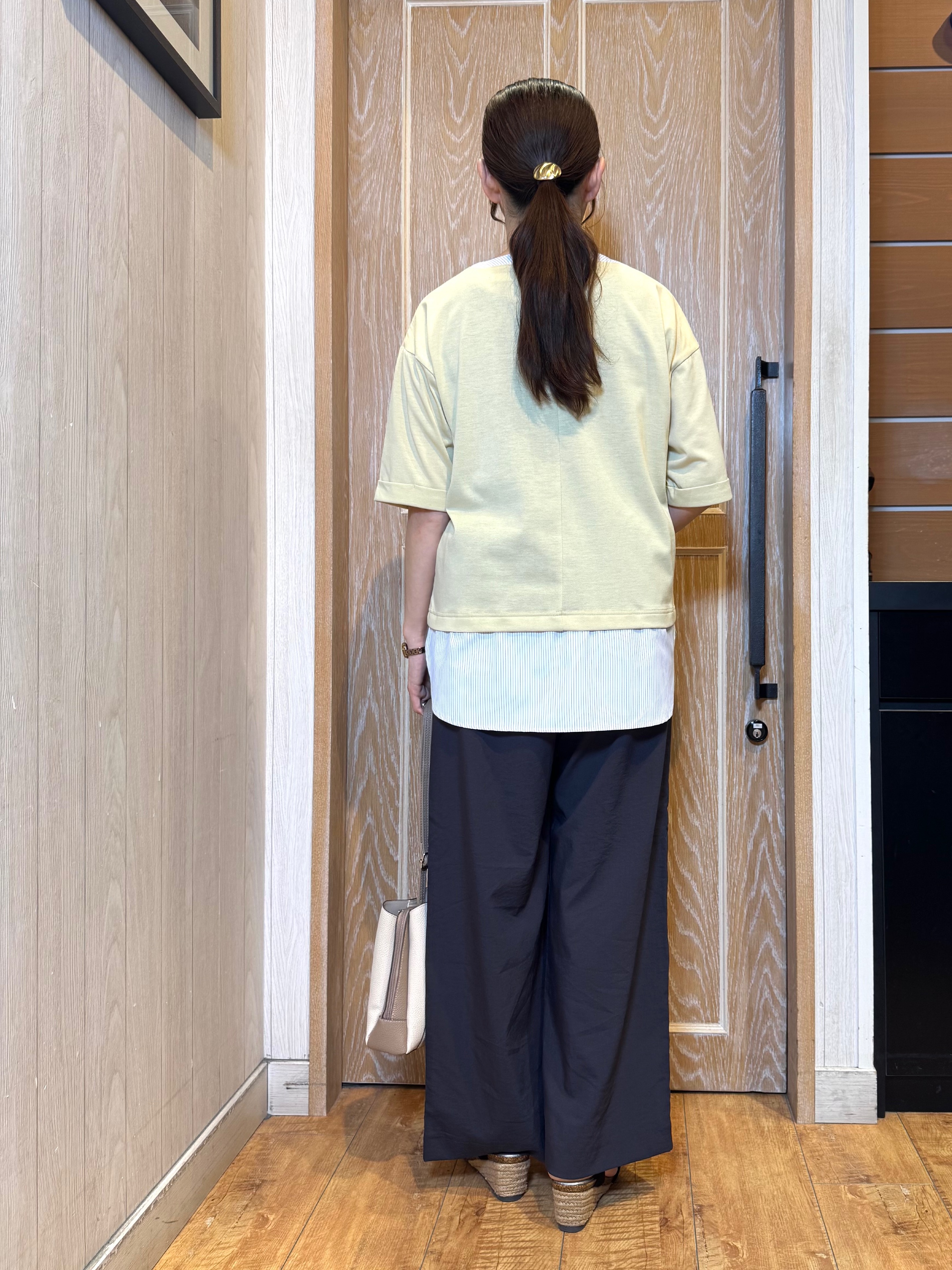KAORIさんの「SHOO･LA･RUE｜【インせず着られる/二の腕隠れる】重ね着風 シャツドッキングトップス」を使ったコーディネート
