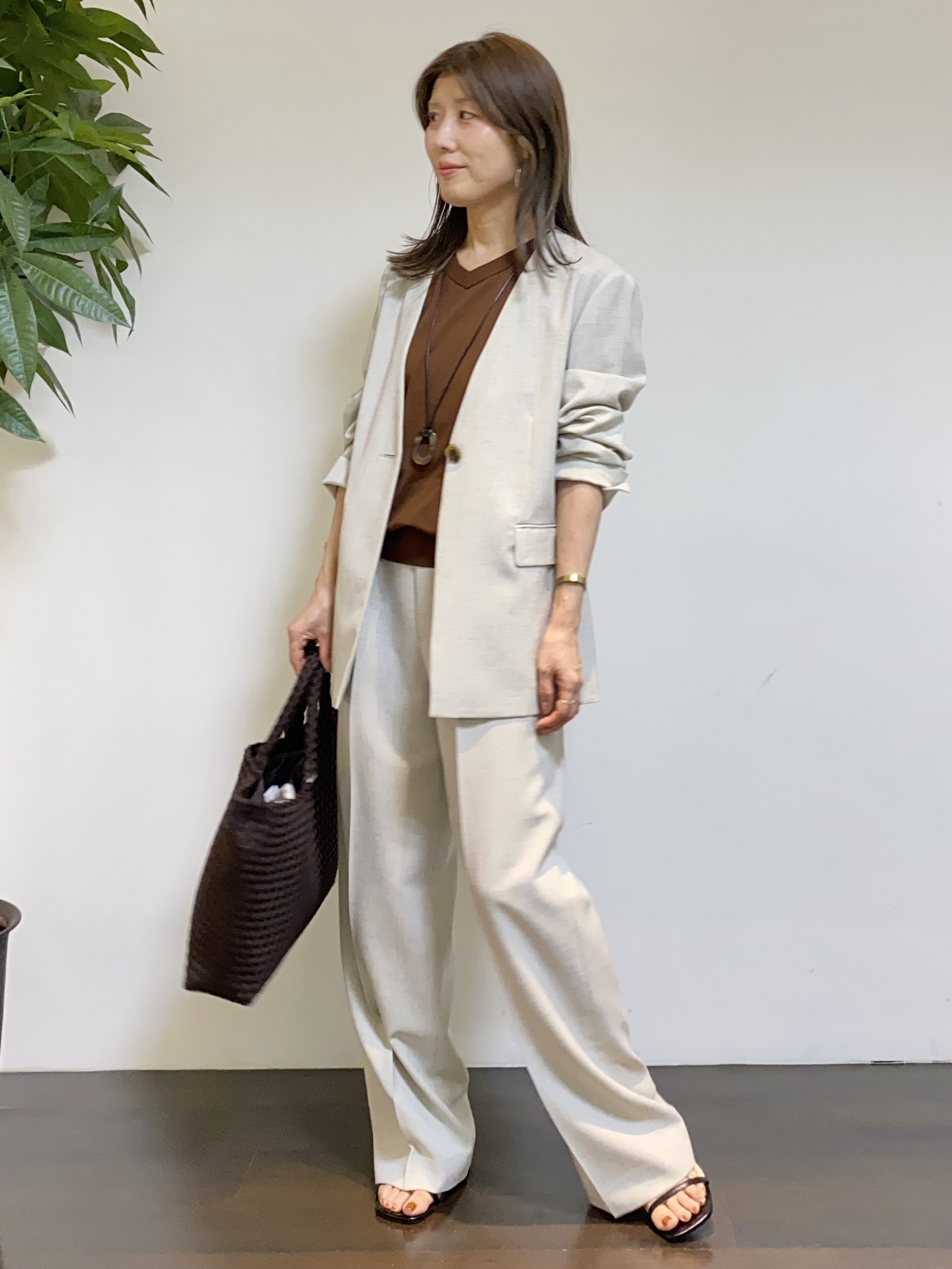 tomoさんの「UNTITLED｜【さらりと快適/セットアップ可/UV/接触冷感】スラブカラーレスジャケット」を使ったコーディネート