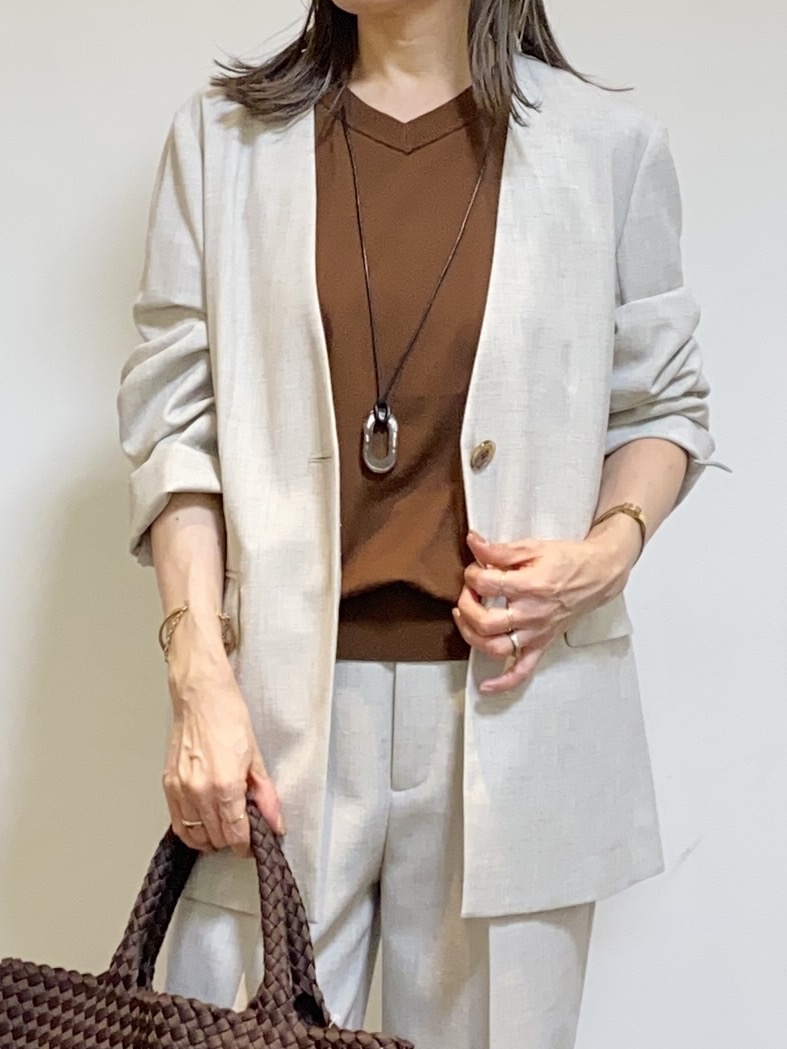 tomoさんの「UNTITLED｜【さらりと快適/セットアップ可/UV/接触冷感】スラブカラーレスジャケット」を使ったコーディネート