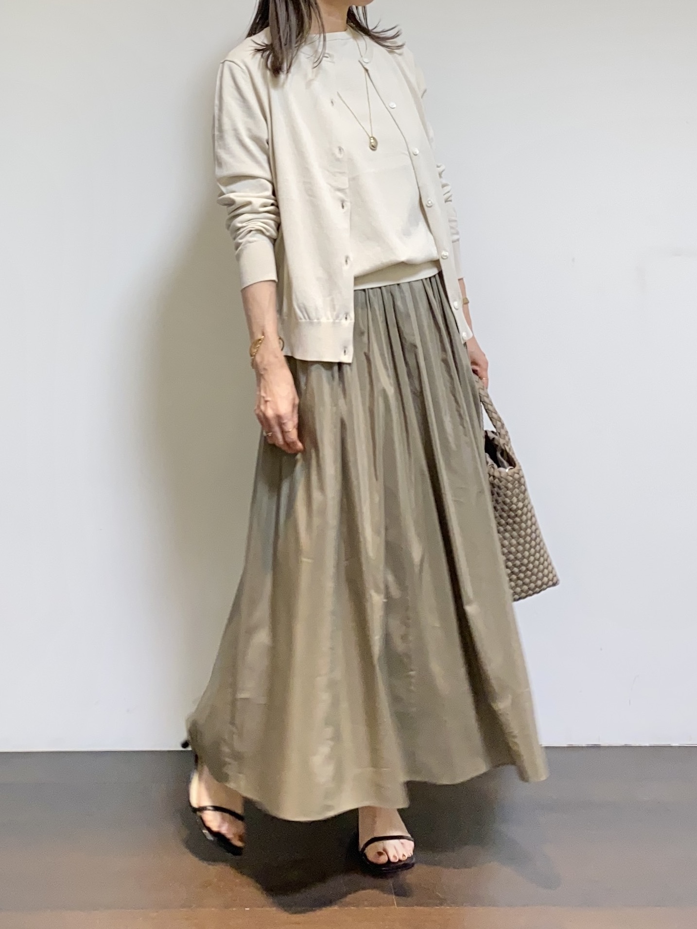 tomoさんの「UNTITLED｜【9色展開/アンサンブル可】コットンクルーネックカーディガン」を使ったコーディネート