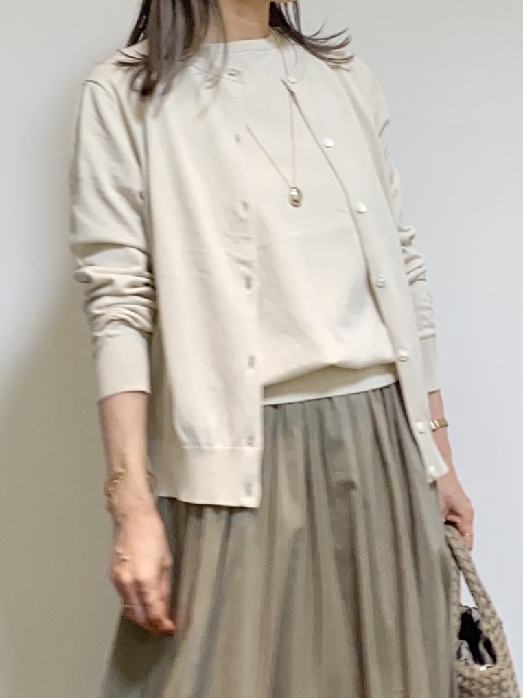 tomoさんの「UNTITLED｜【9色展開/アンサンブル可】コットンクルーネックカーディガン」を使ったコーディネート