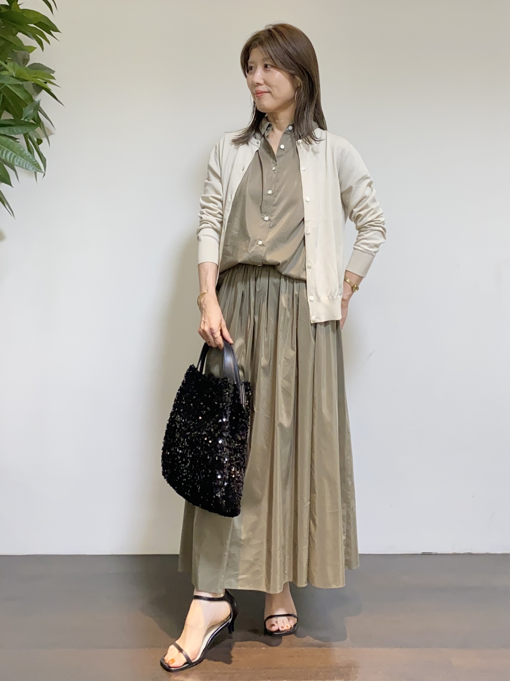 tomoさんの「UNTITLED｜【9色展開/アンサンブル可】コットンクルーネックカーディガン」を使ったコーディネート