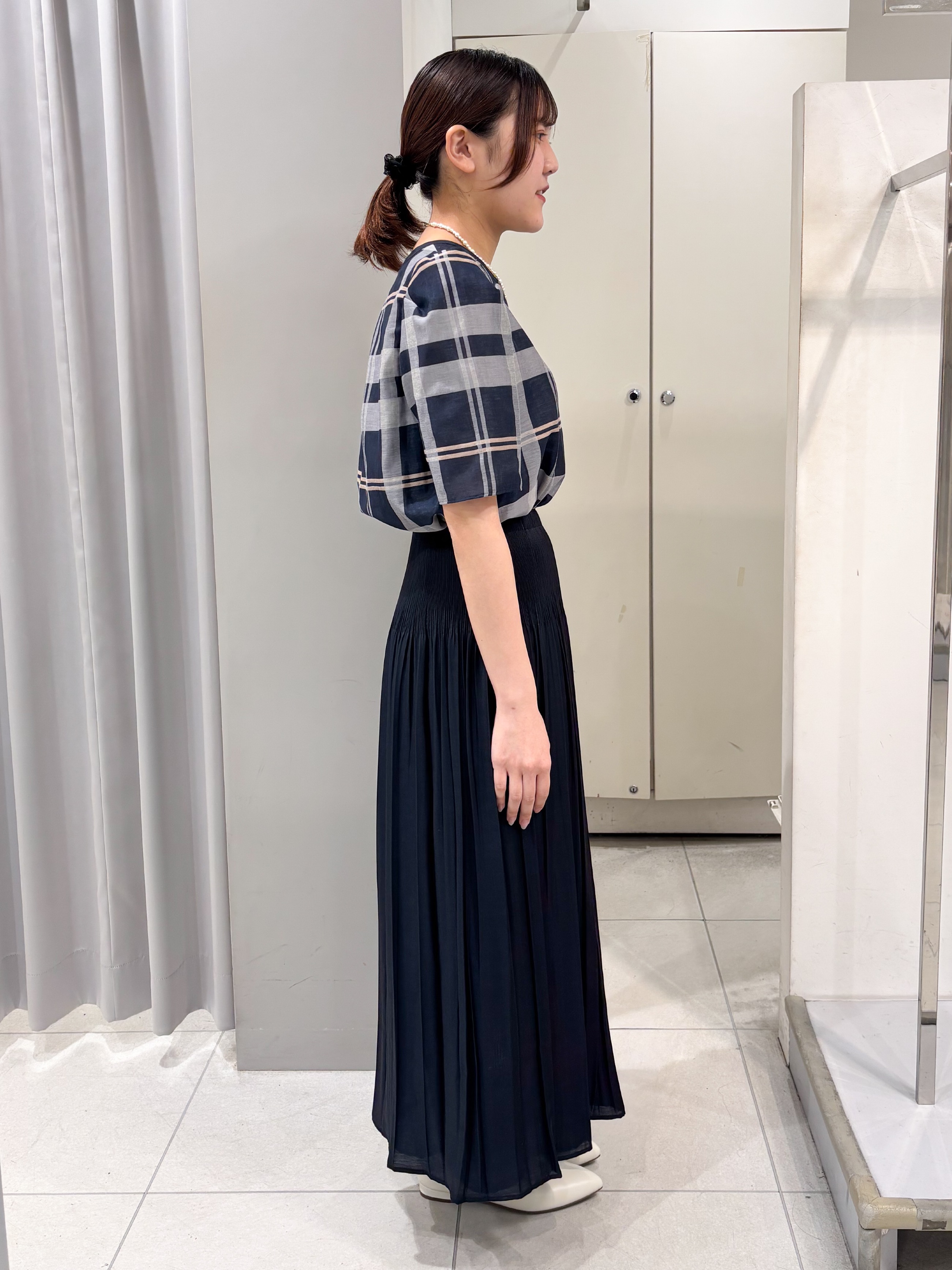 yuiさんの「Reflect｜【セットアップ／手洗い可】チェック柄パフスリーブブラウス」を使ったコーディネート