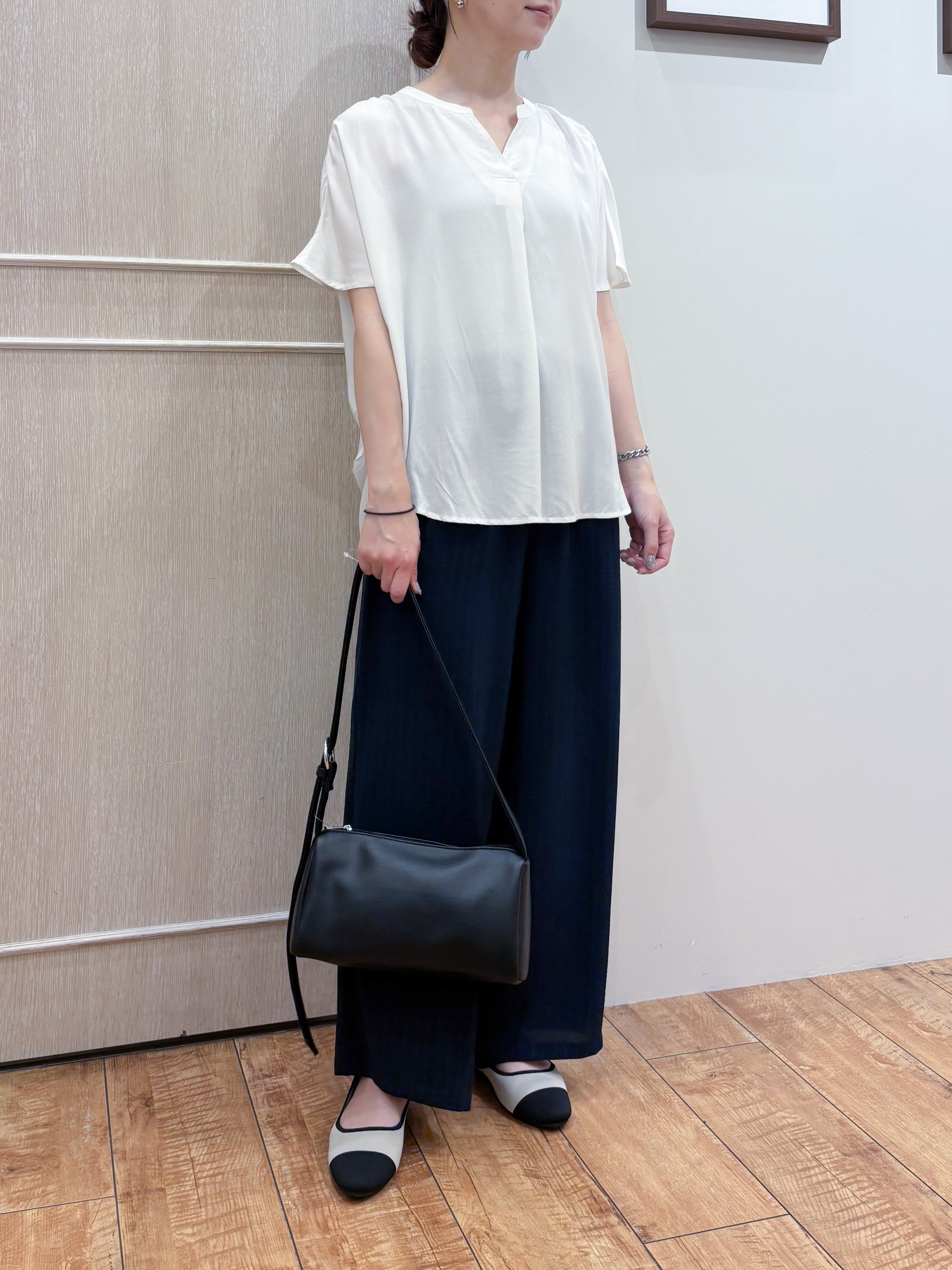 なみさんの「SHOO･LA･RUE｜【洗濯機可/体型カバー】とろみタックスキッパーブラウス」を使ったコーディネート