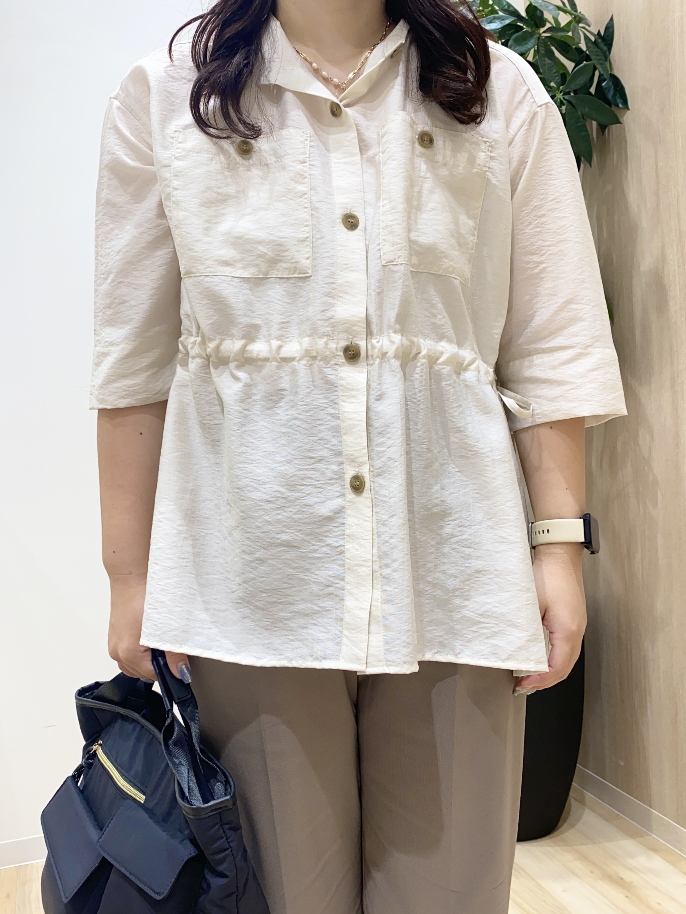 HANAさんの「grove｜5分袖ver登場！【体型カバー・洗える】シアーサファリシャツジャケット」を使ったコーディネート