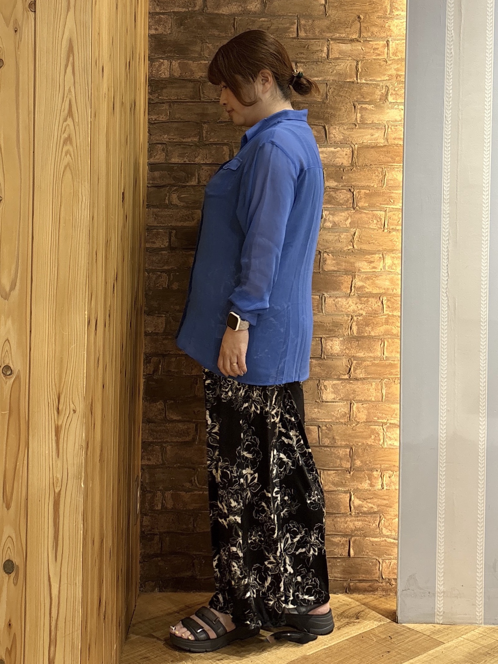 ゆかぴさんの「SHOO･LA･RUE｜【洗濯機可】ダブルポケット 楊柳しぼしぼシアーシャツ」を使ったコーディネート