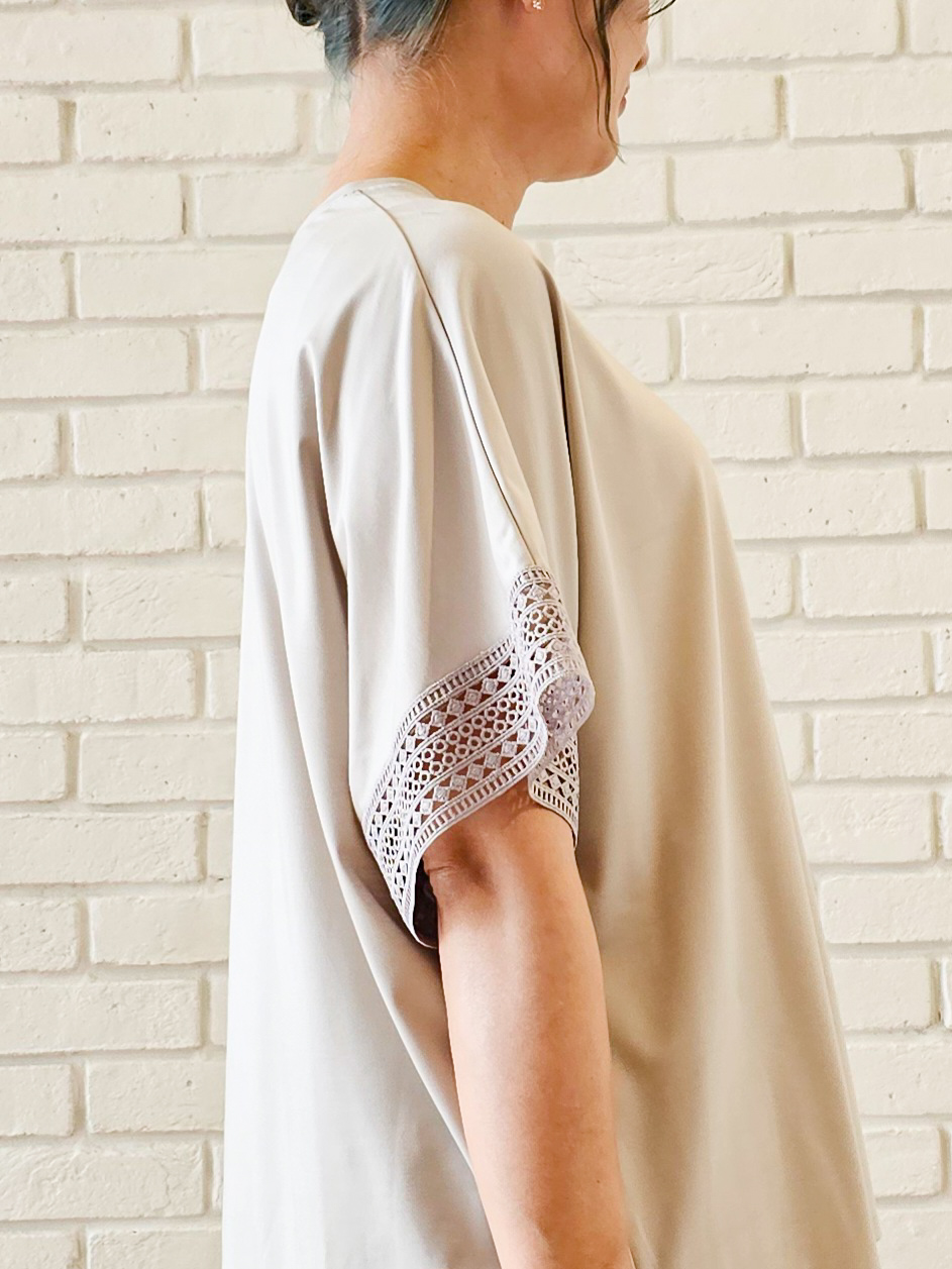 ゆゆさんの「SHOO･LA･RUE｜【ひんやり/UV】お袖レースが上品 ゆったりとろみトップス」を使ったコーディネート