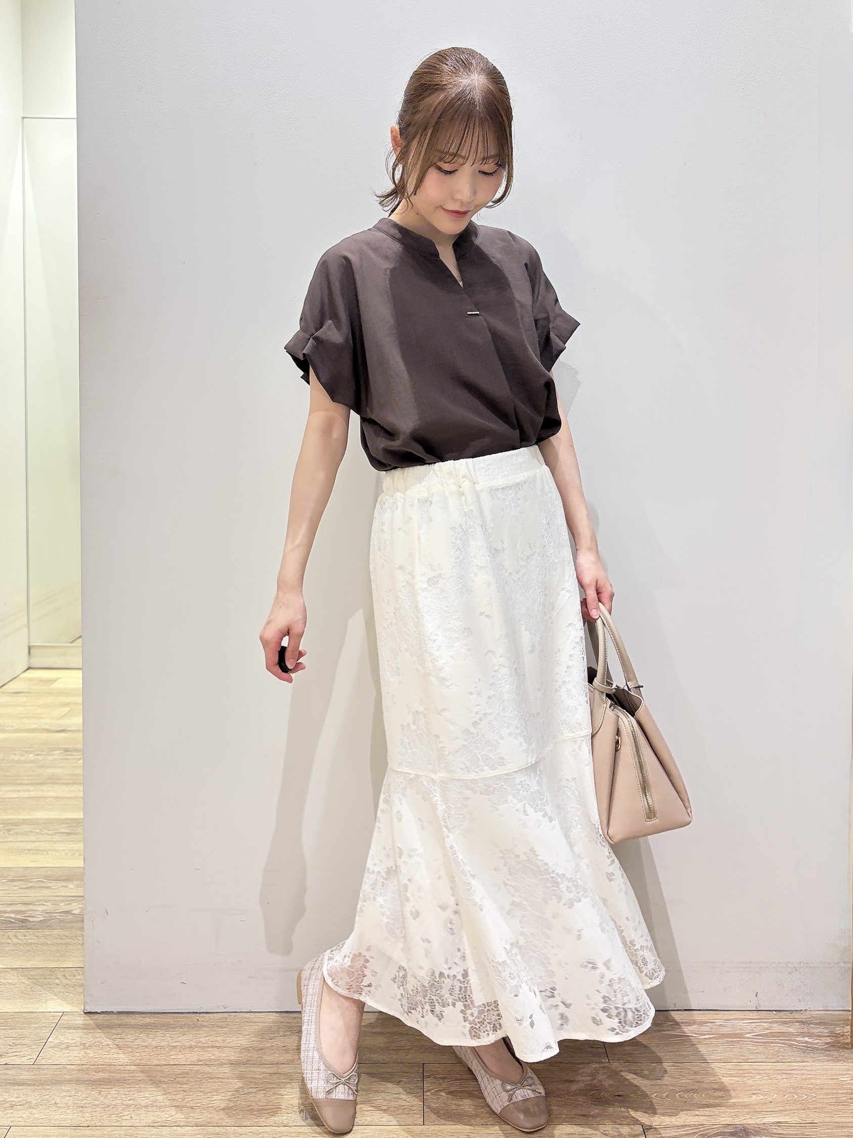 MOMOさんの「index｜【接触冷感／吸水速乾】タックスキッパーブラウス《防シワ／イージーアイロン／洗濯機OK／9col》」を使ったコーディネート
