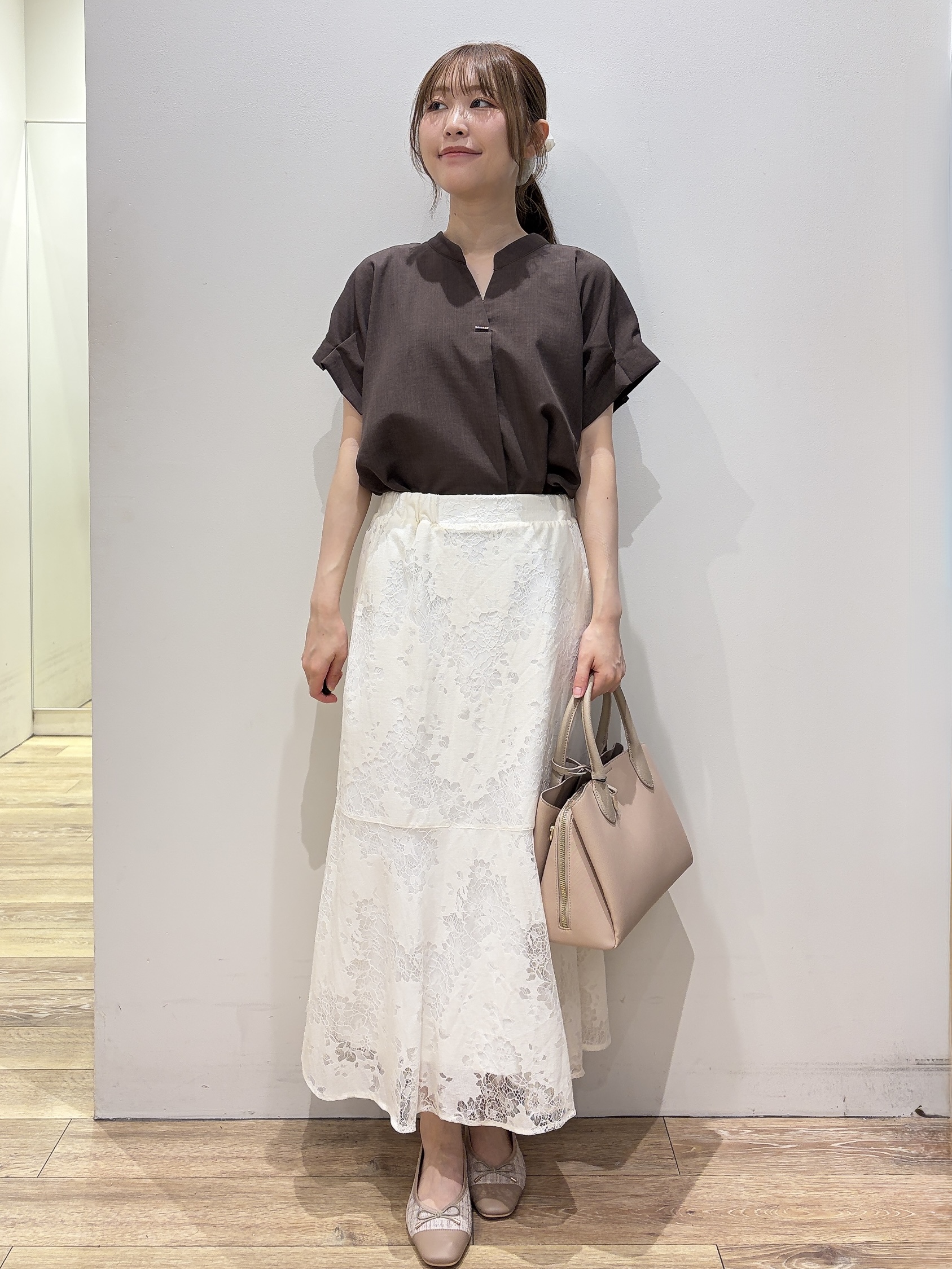 MOMOさんの「index｜【接触冷感／吸水速乾】タックスキッパーブラウス《防シワ／イージーアイロン／洗濯機OK／9col》」を使ったコーディネート