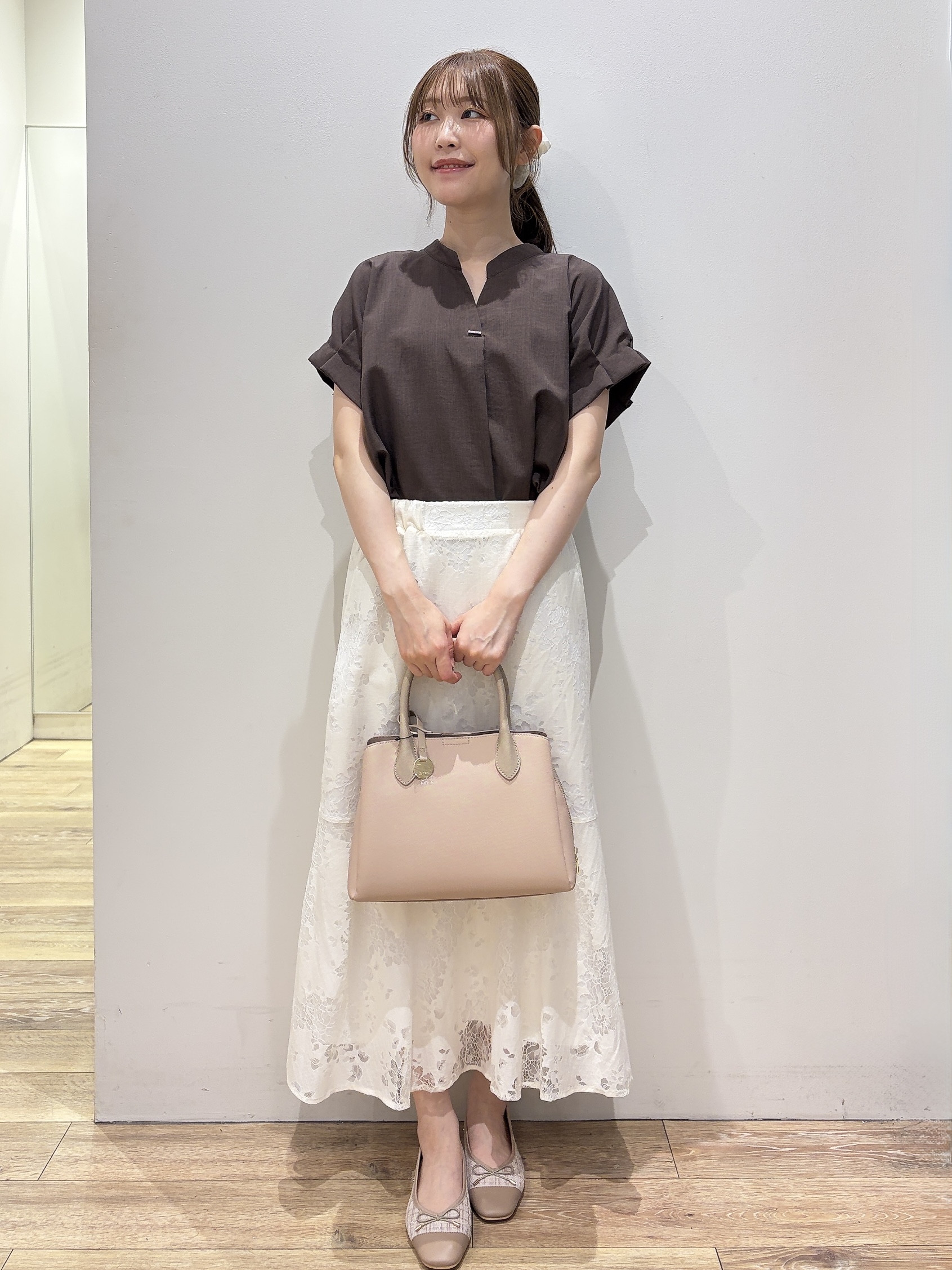 MOMOさんの「index｜【接触冷感／吸水速乾】タックスキッパーブラウス《防シワ／イージーアイロン／洗濯機OK／9col》」を使ったコーディネート