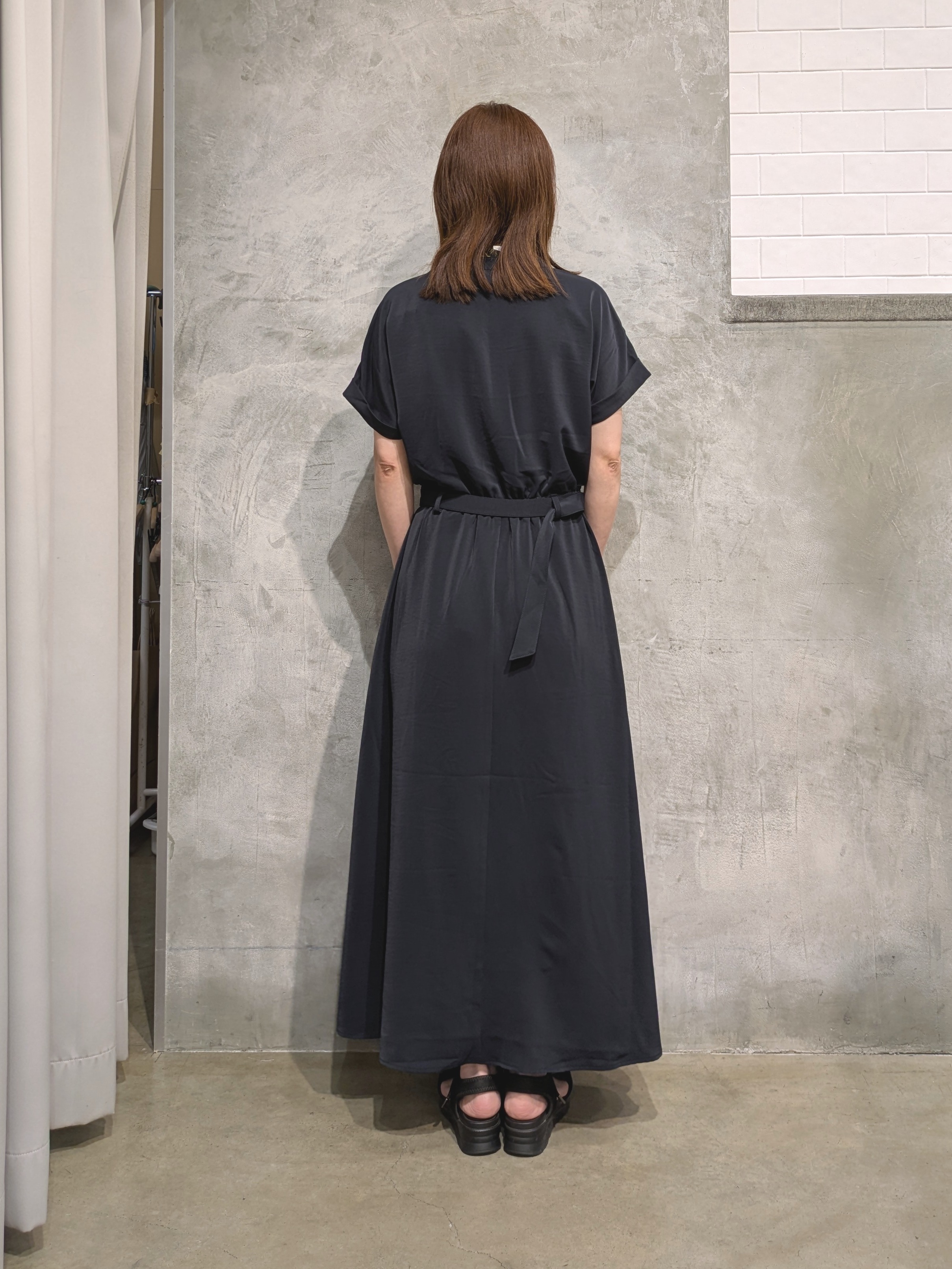  E.Yさんの「THE SHOP TK｜【ひんやり/遮熱】やみつきになる とろみスキッパーワンピース」を使ったコーディネート