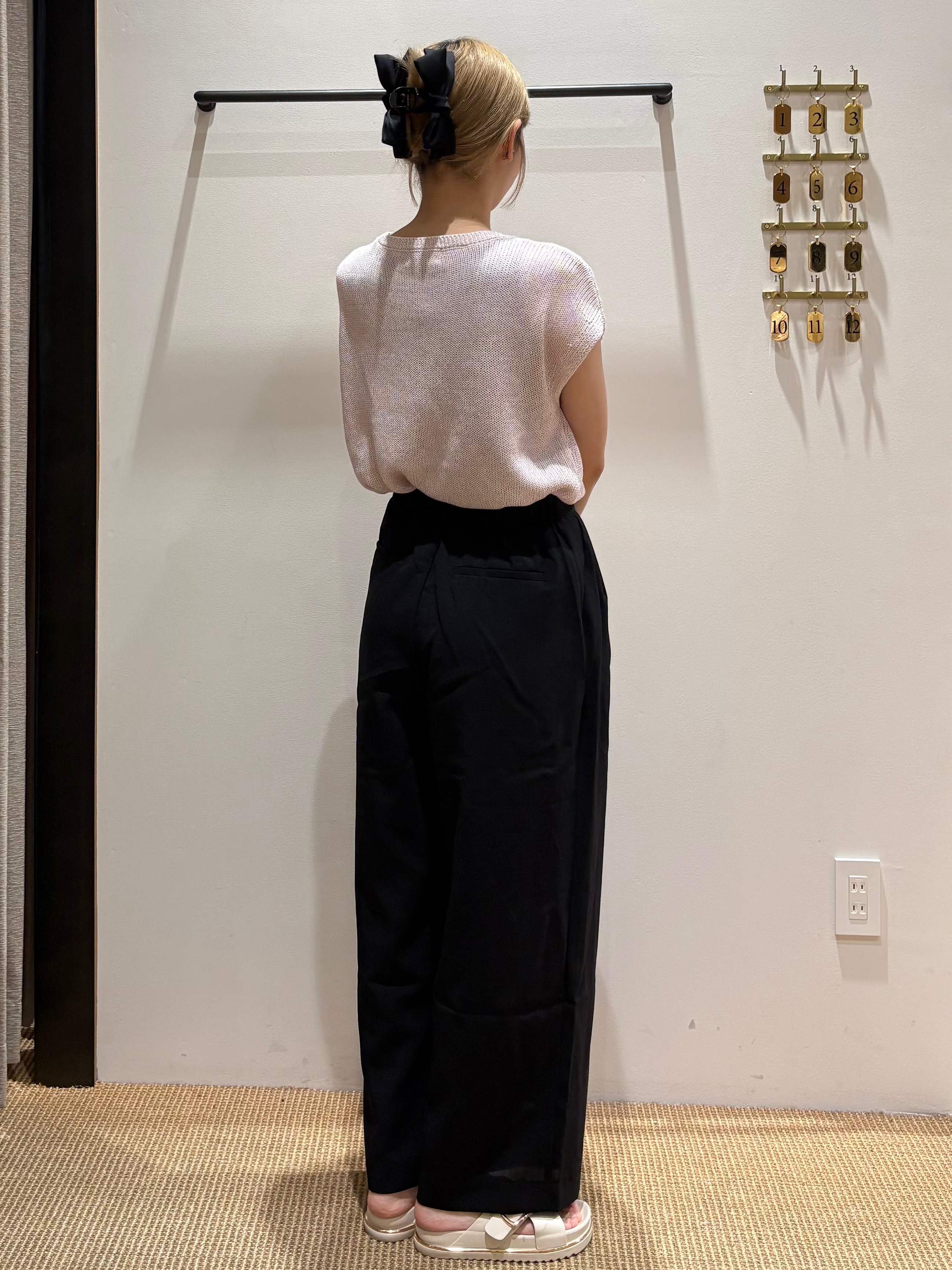 𝓚さんの「OPAQUE.CLIP｜ラメメッシュ フレンチスリーブニット【洗濯機OK】」を使ったコーディネート
