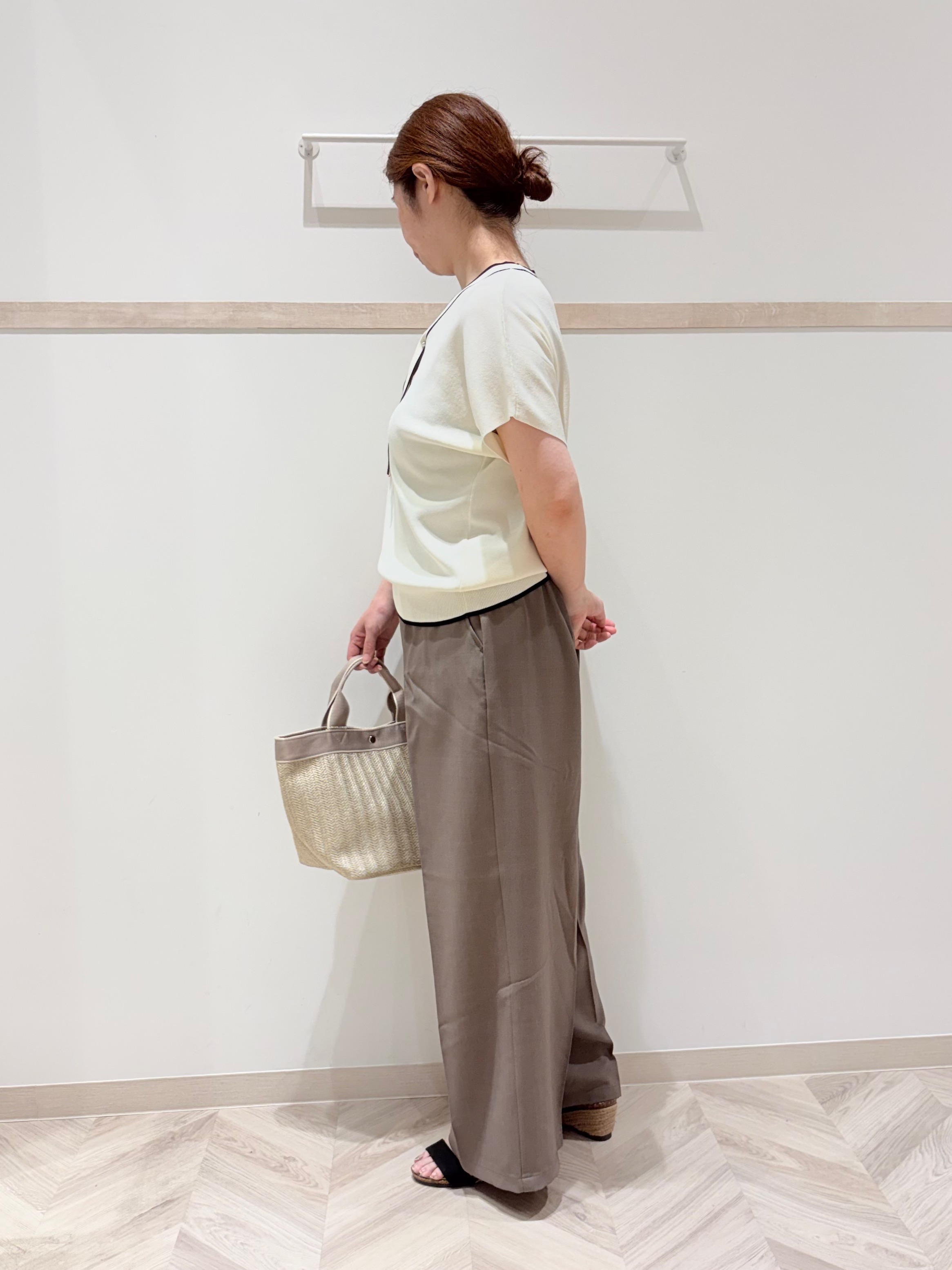 c_h_i_k_aさんの「SHOO･LA･RUE｜【ひんやり/毎日洗える/UV】二の腕も隠せる 配色ボウタイニット」を使ったコーディネート