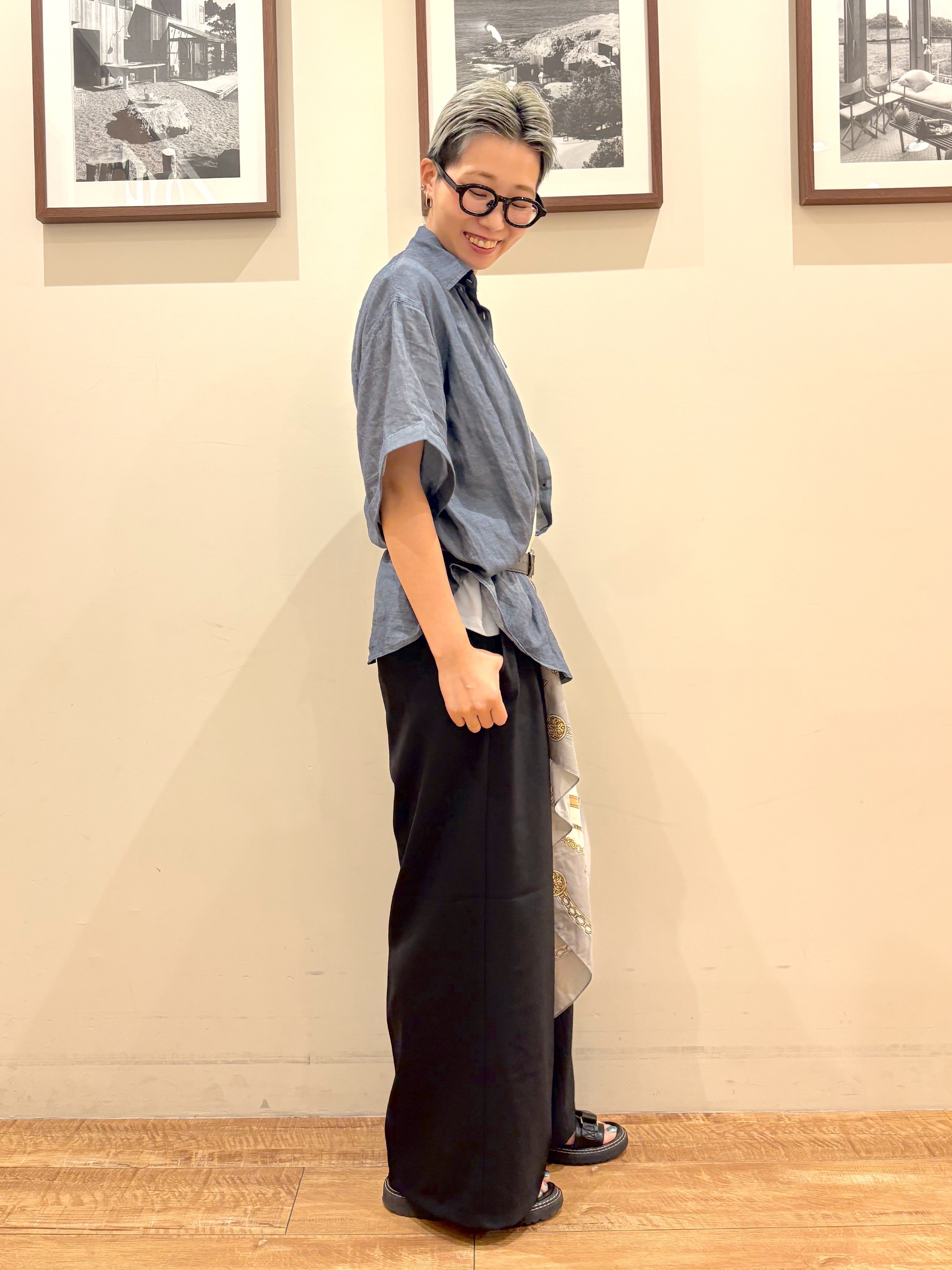 Ayumiさんの「SHOO･LA･RUE｜【S-LL/洗濯機可/綿100%】やわらかシアーデニム 5分袖ポケットシャツ」を使ったコーディネート