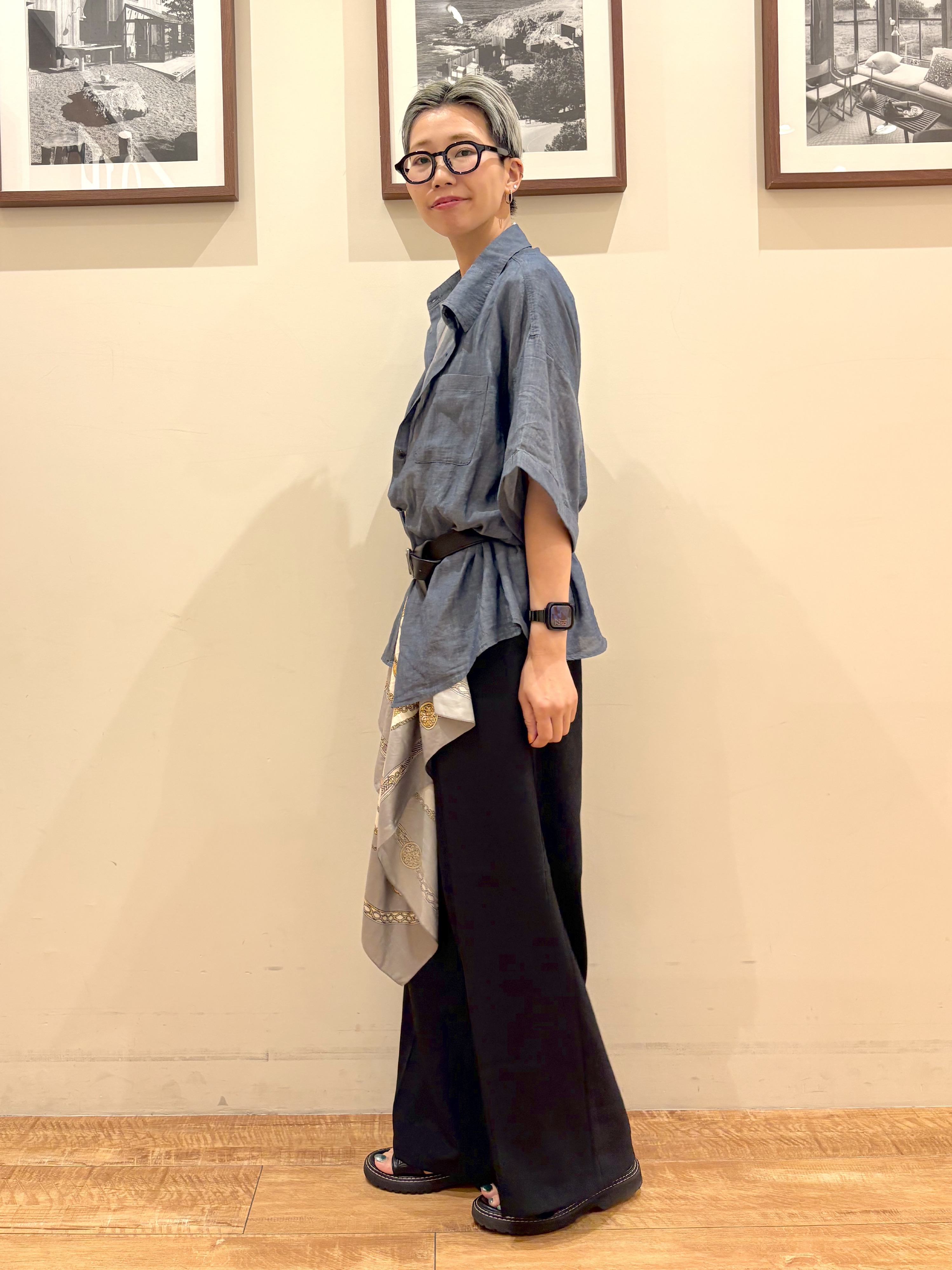 Ayumiさんの「SHOO･LA･RUE｜【S-LL/洗濯機可/綿100%】やわらかシアーデニム 5分袖ポケットシャツ」を使ったコーディネート