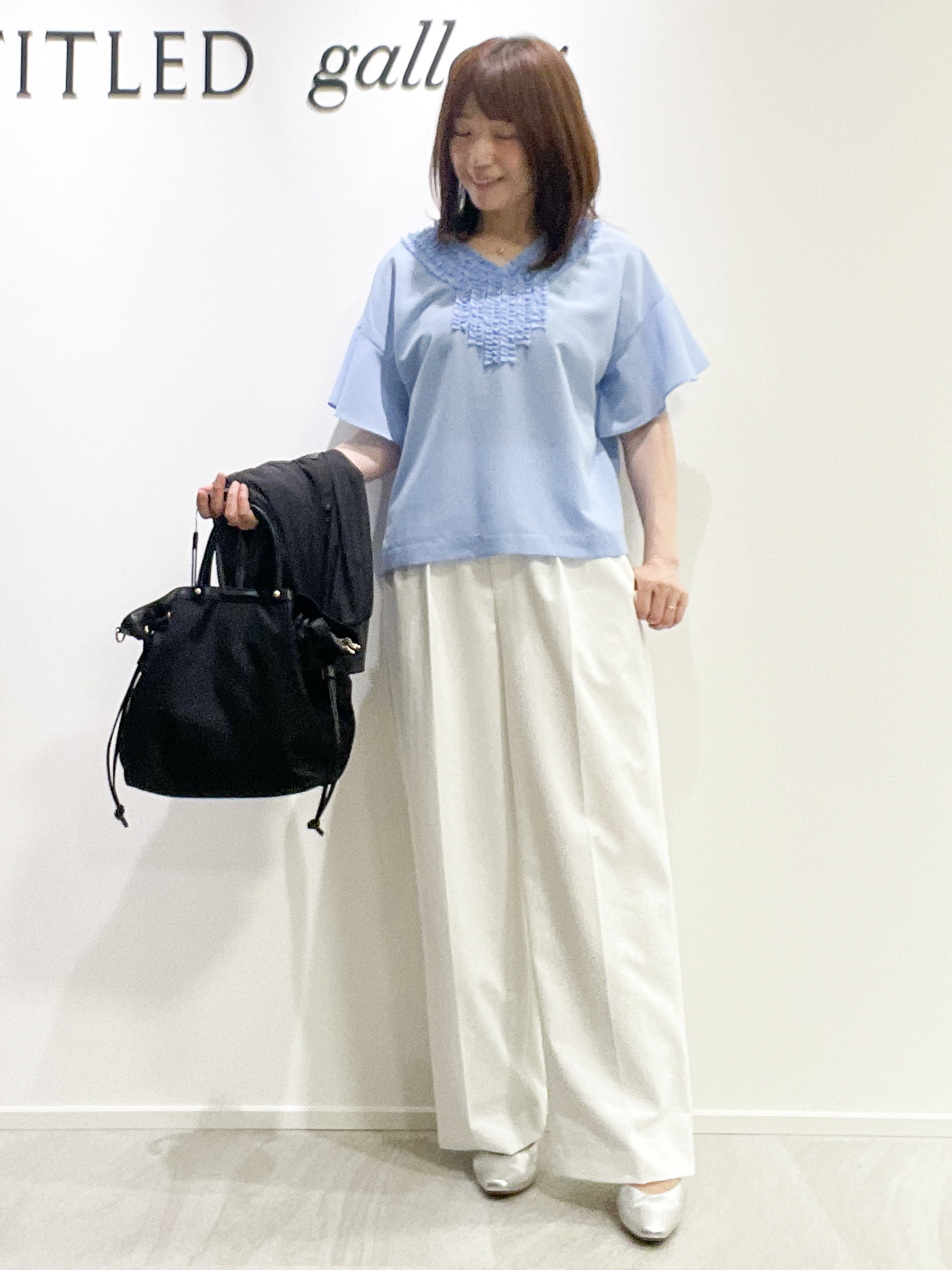 めいさんの「UNTITLED｜【接触冷感/通気性/洗える】Vネックフリルブラウス」を使ったコーディネート